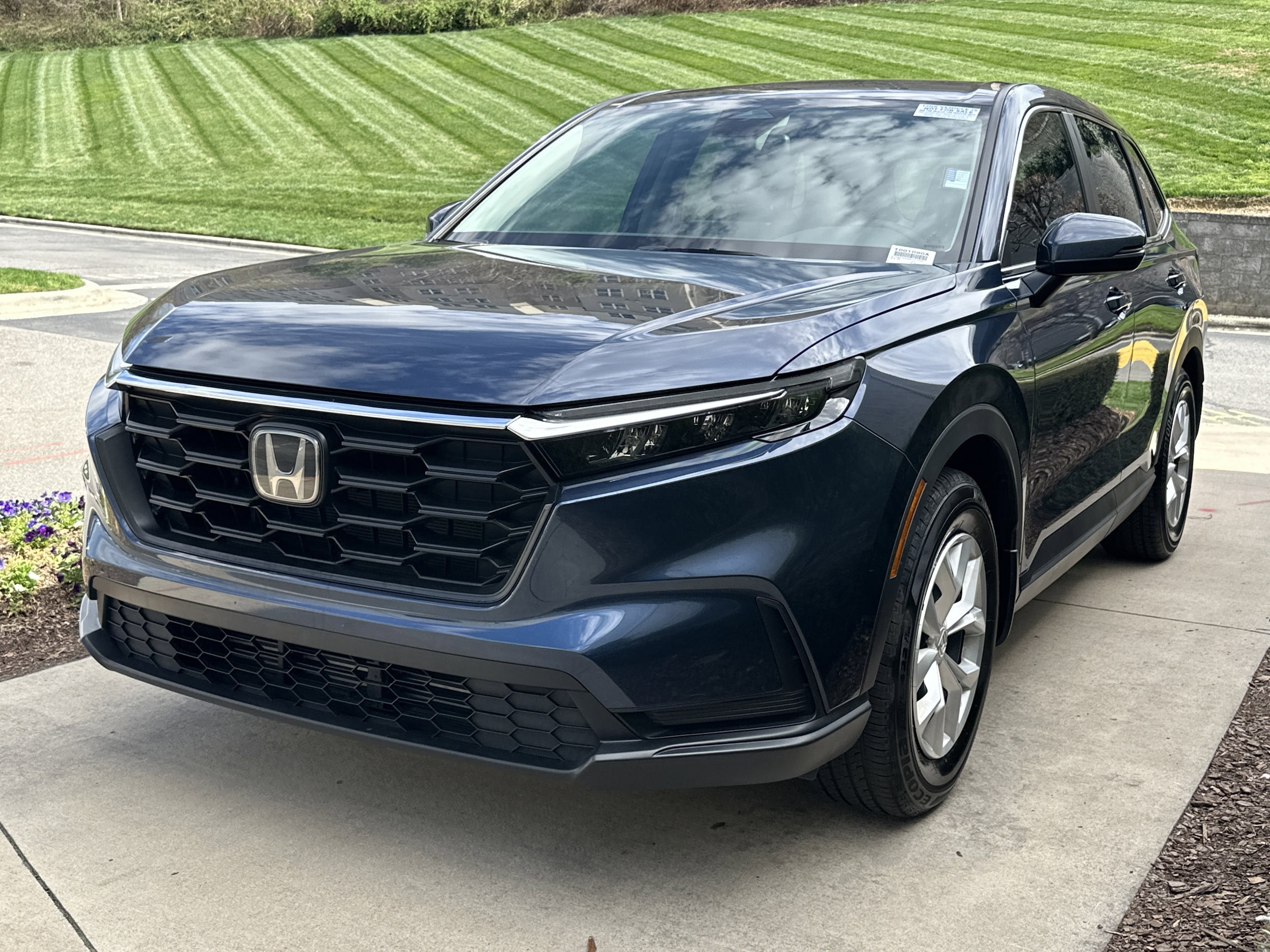 2025 Honda CR-V LX photo 4