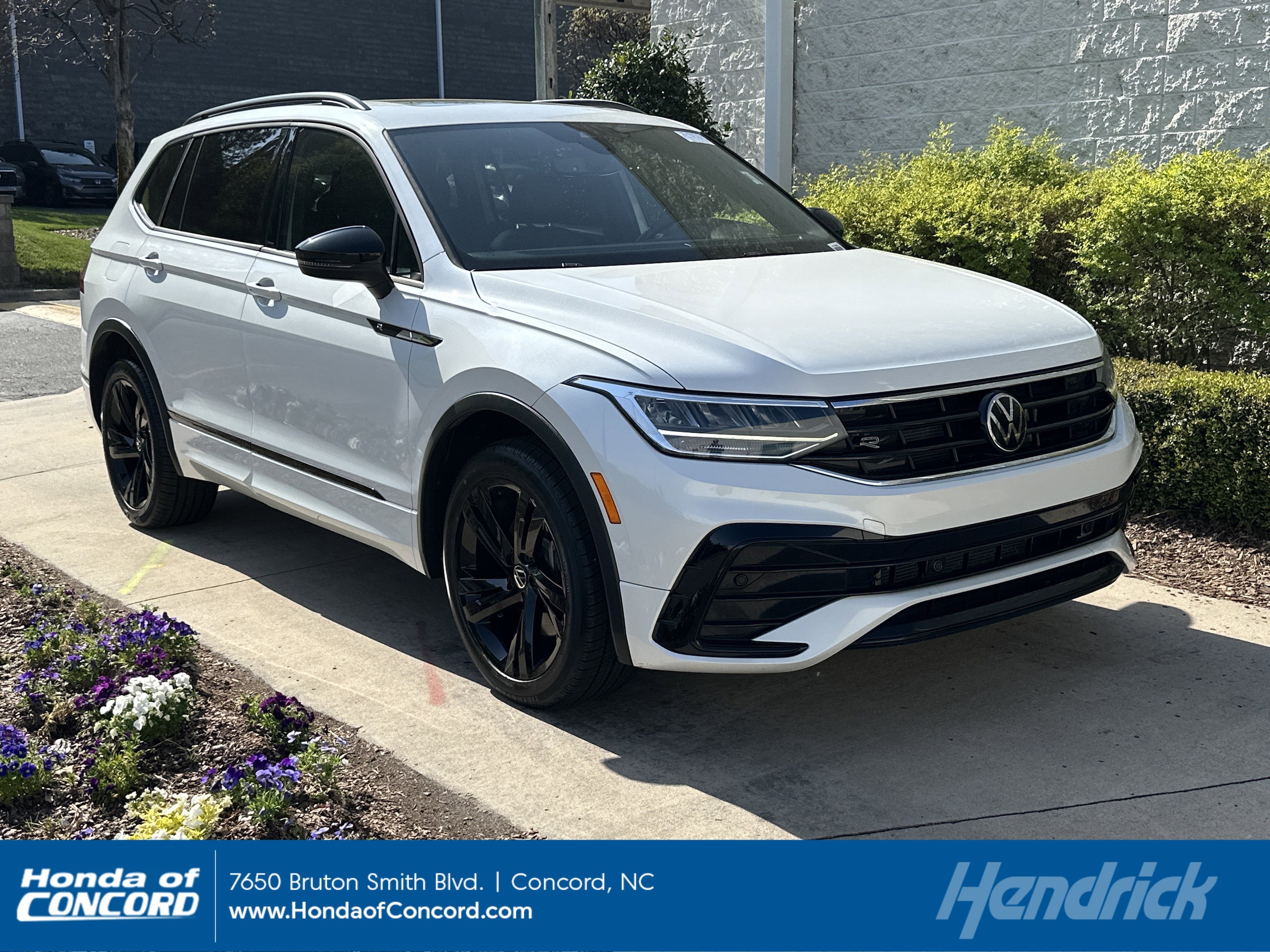 2023 Volkswagen Tiguan SE R-LINE BLACK