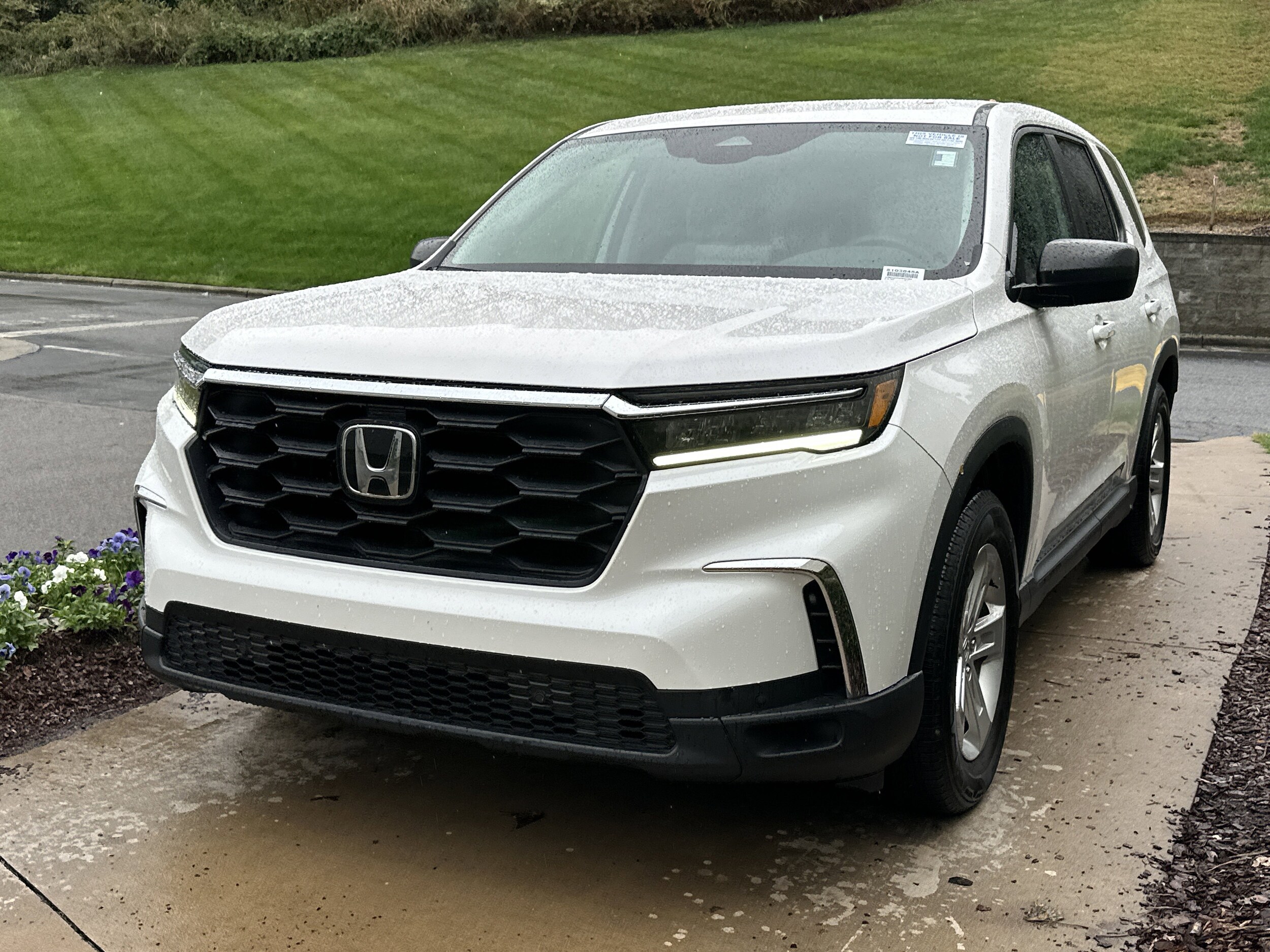 2023 Honda Pilot LX photo 3