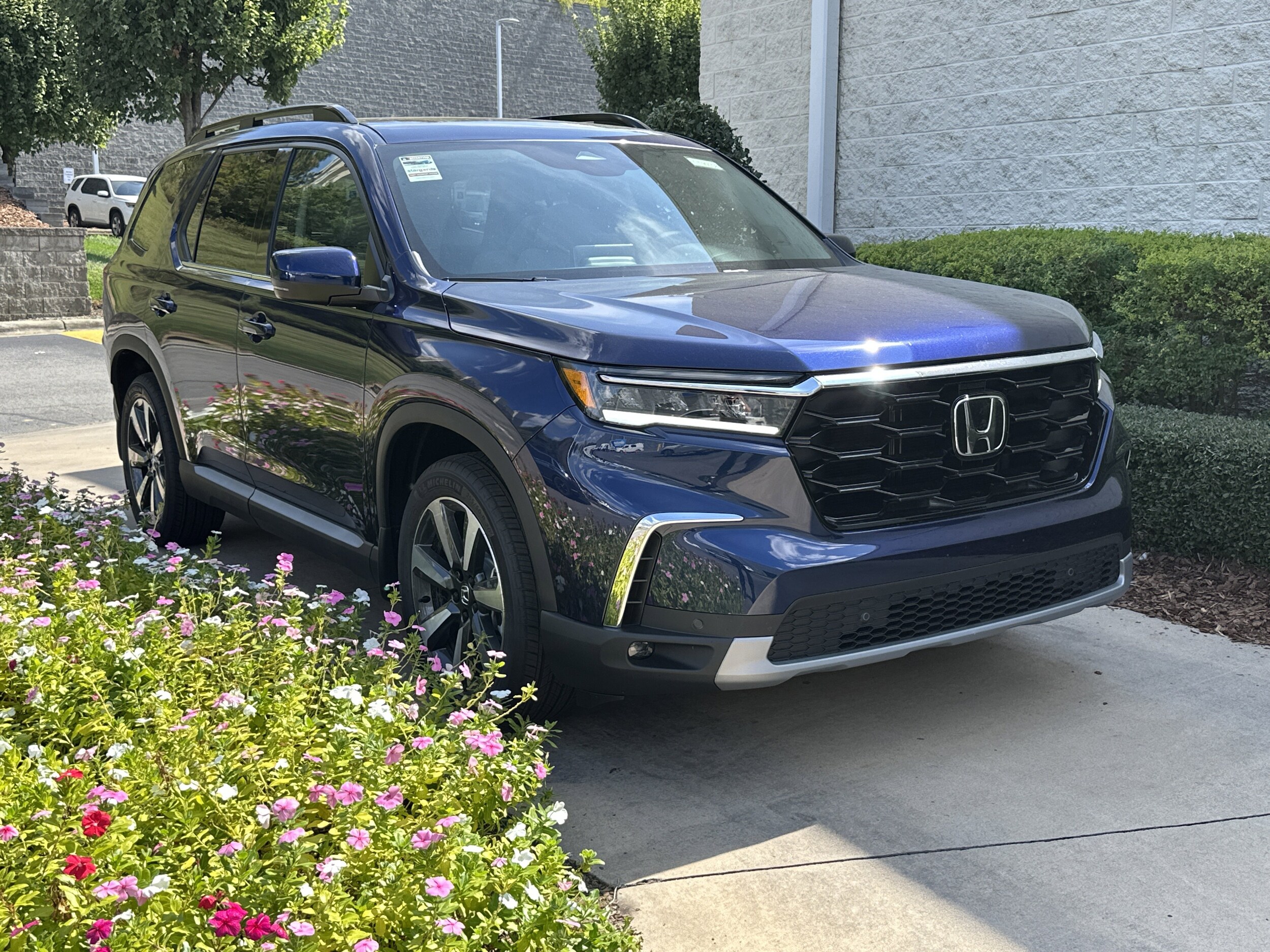 2025 Honda Pilot Touring photo 2