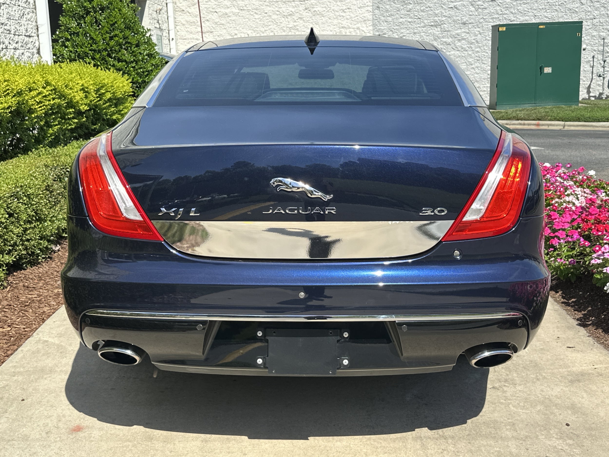 Jaguar XJ XJL Portfolio