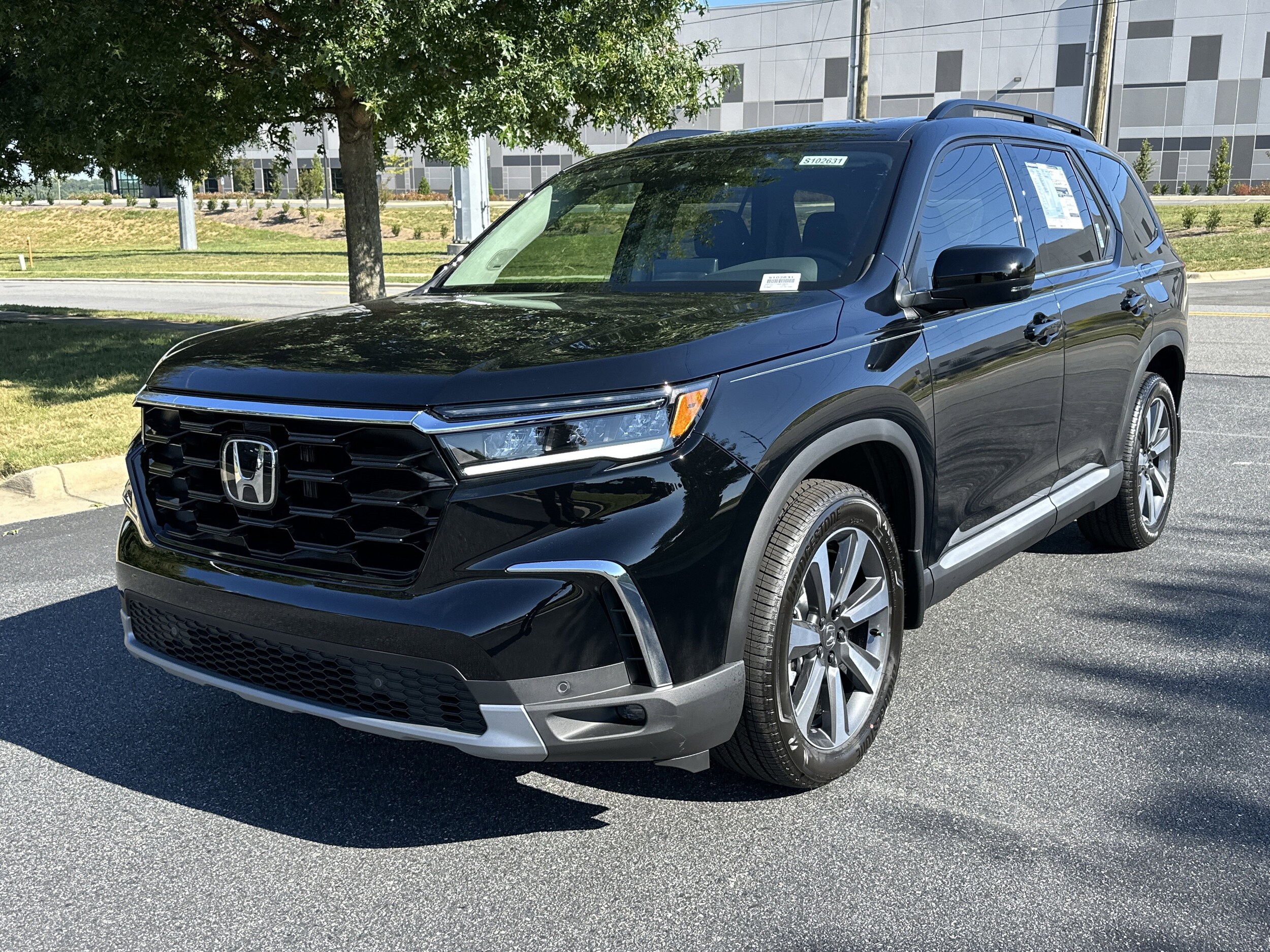 2025 Honda Pilot Touring photo 3