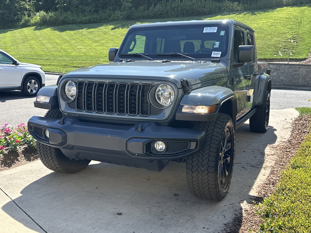 Used 2024 Jeep Gladiator Nighthawk Pickup