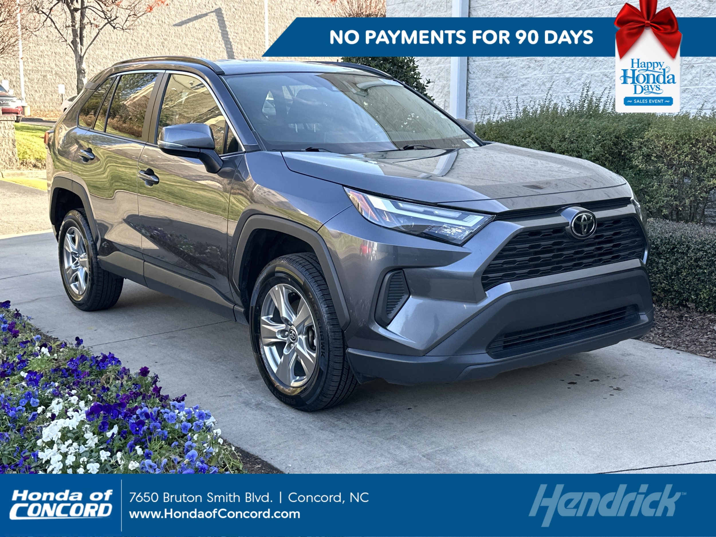 2024 Toyota RAV4 XLE's photo