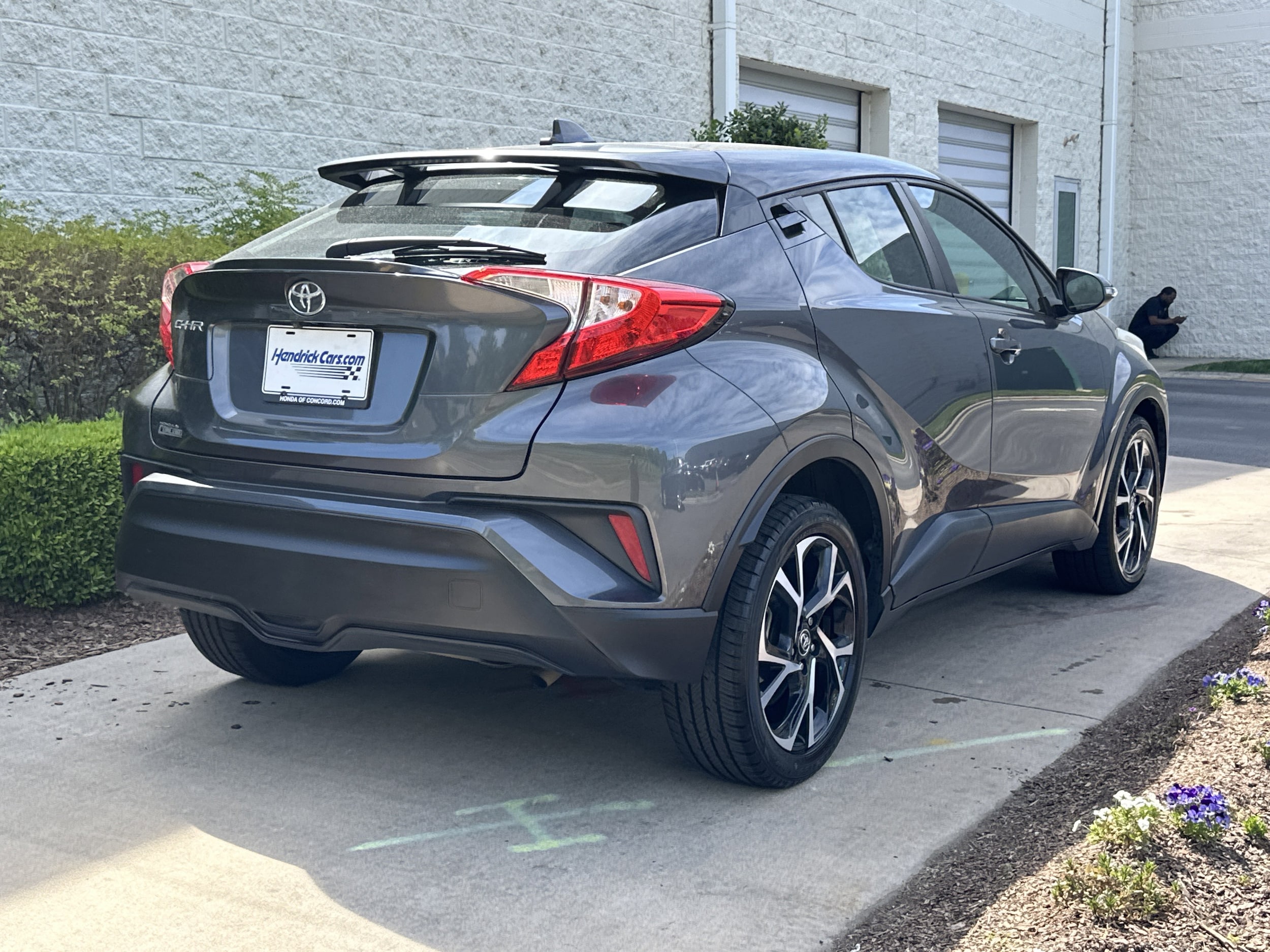 2019 Toyota C-HR XLE photo 3