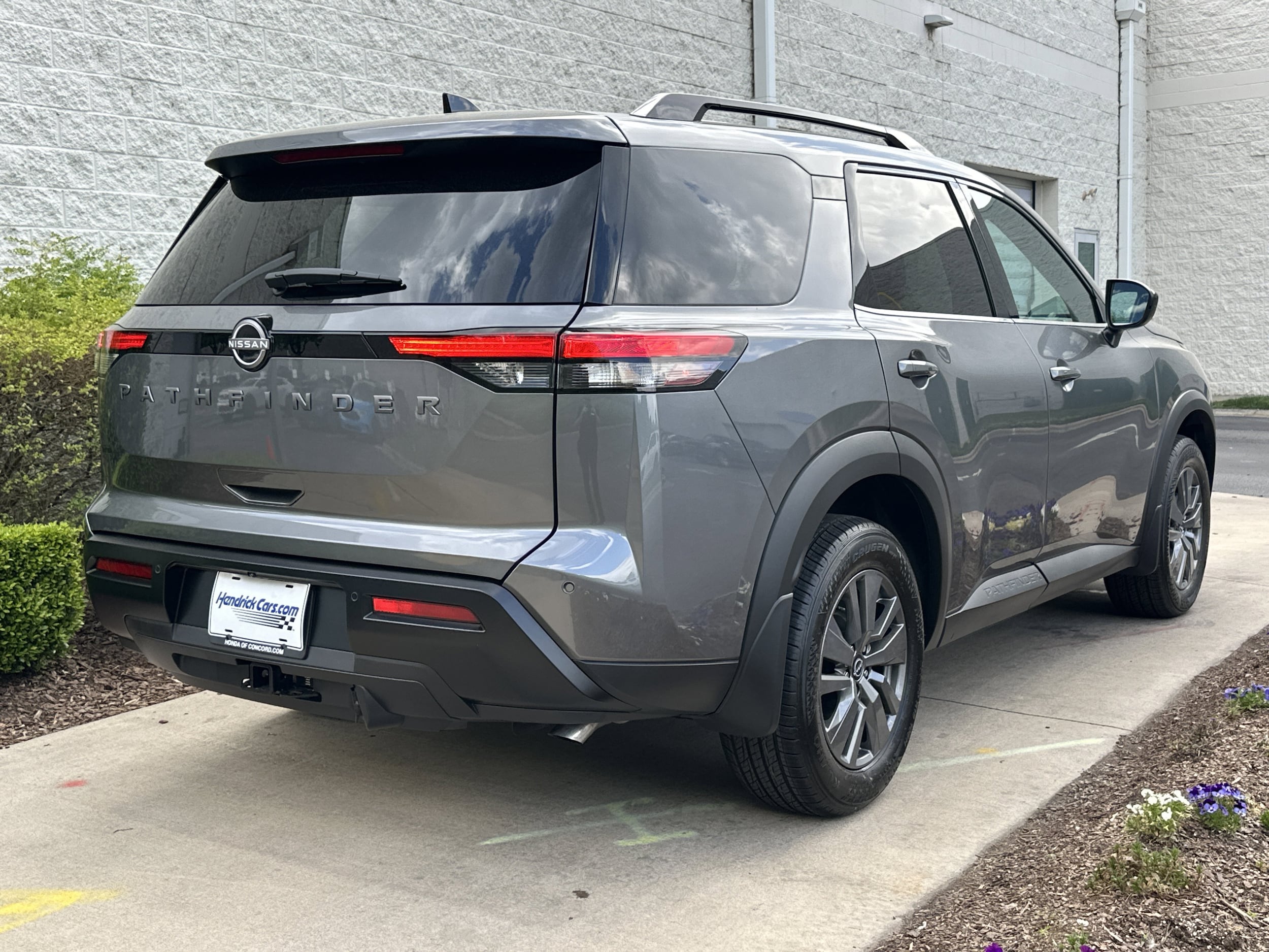 2026 Nissan Pathfinder SV photo 6