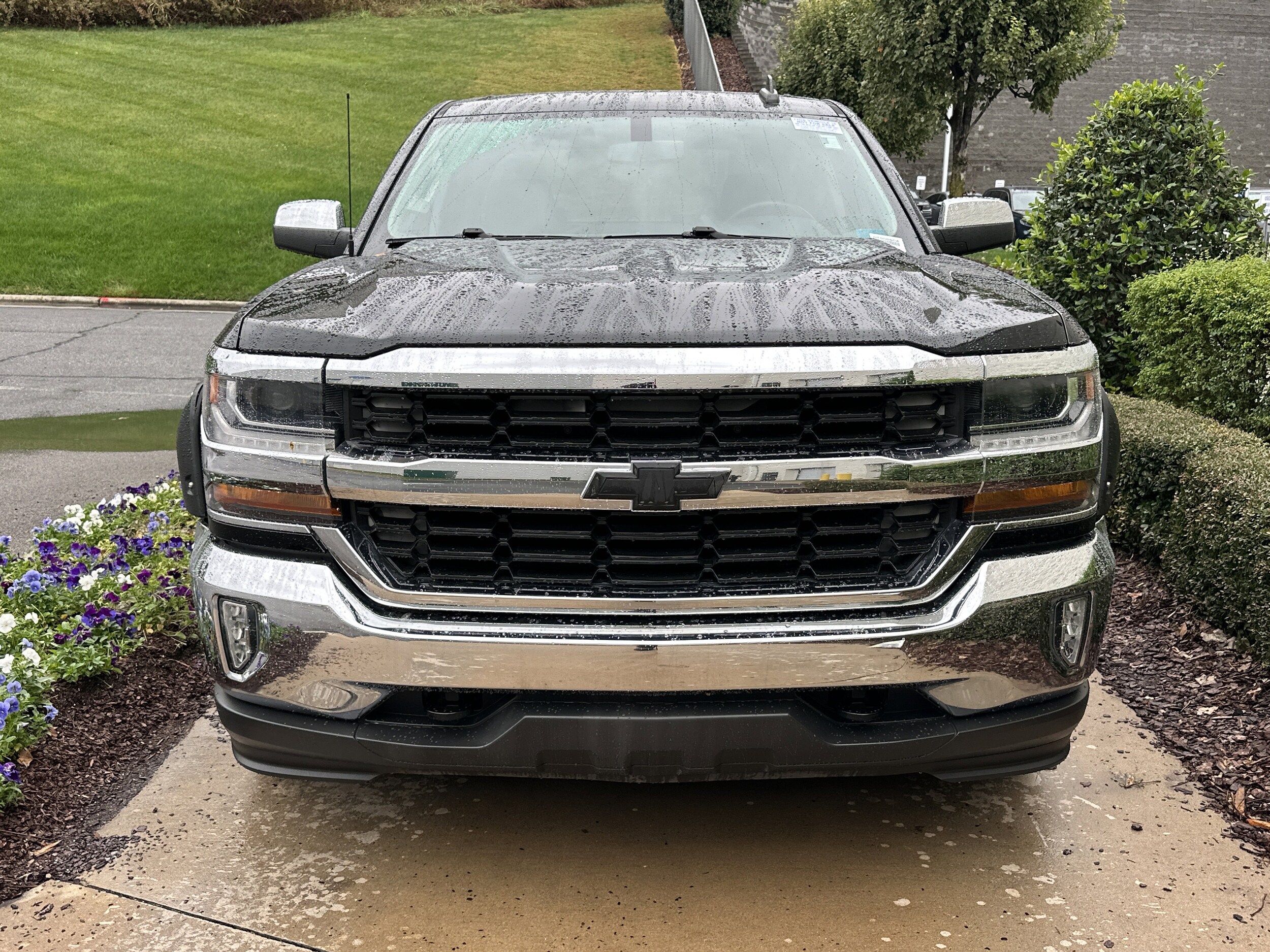 2016 Chevrolet Silverado 1500 LT photo 2