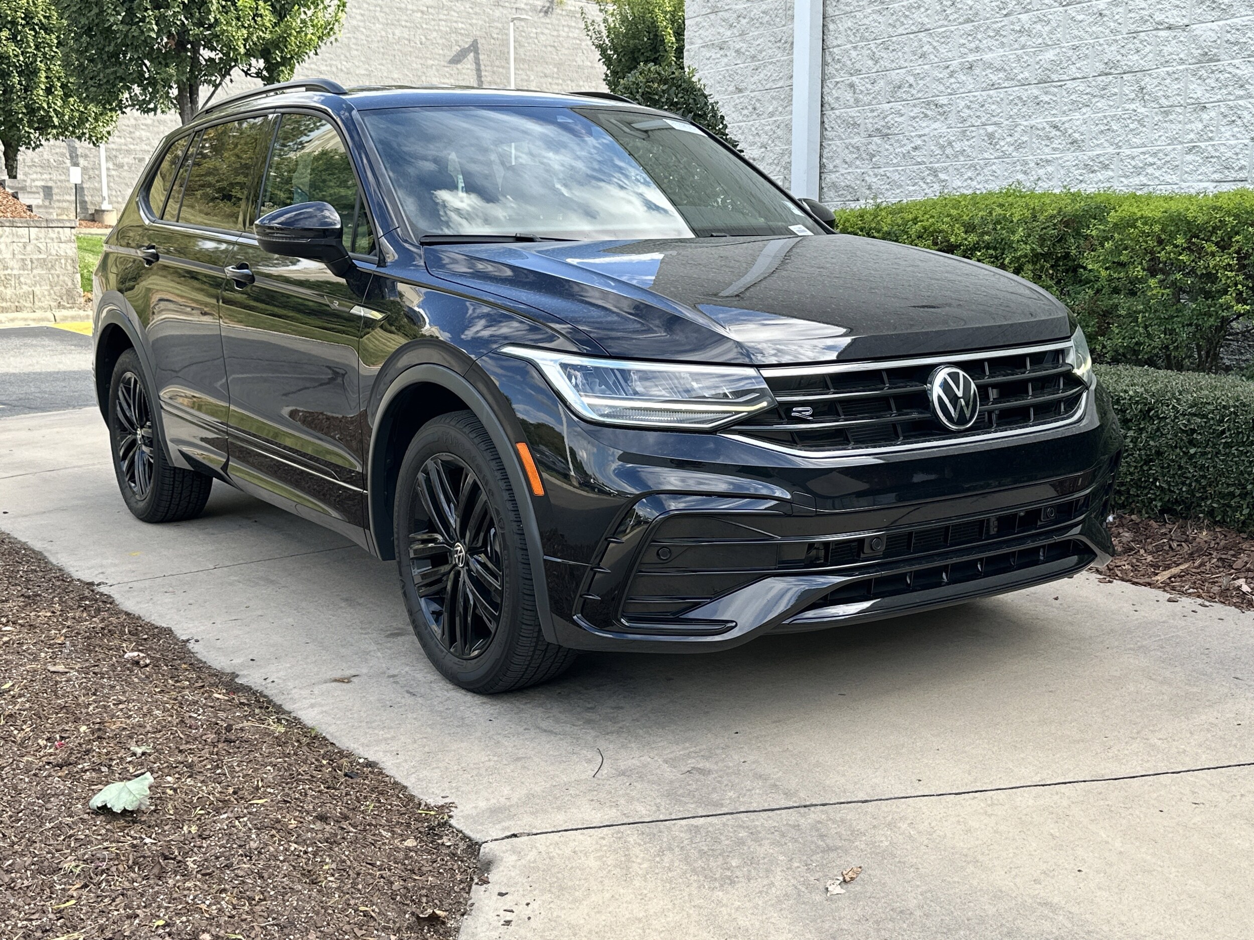 2022 Volkswagen Tiguan SE R-Line Black photo 2