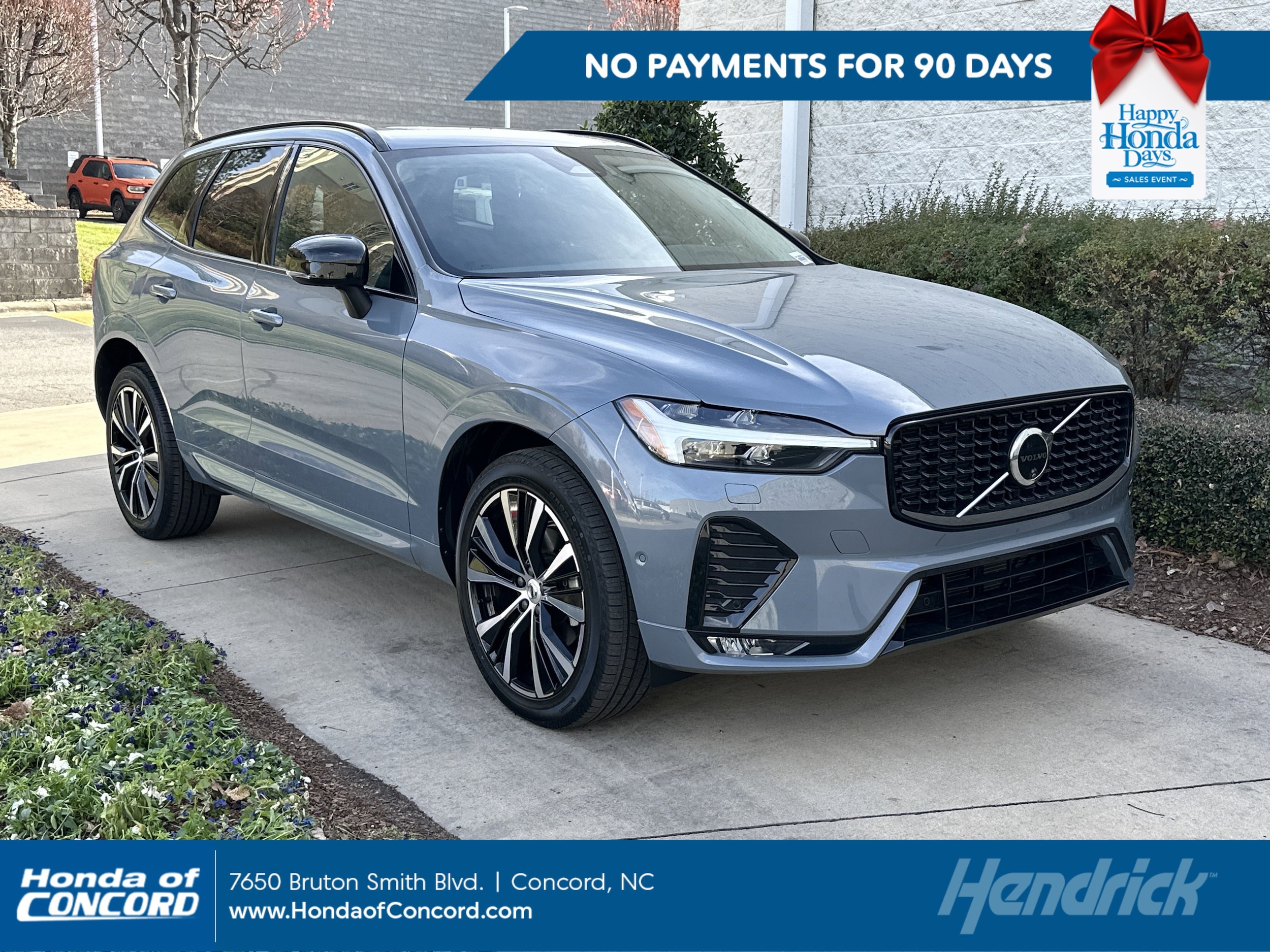 2024 Volvo XC60 Plus's photo