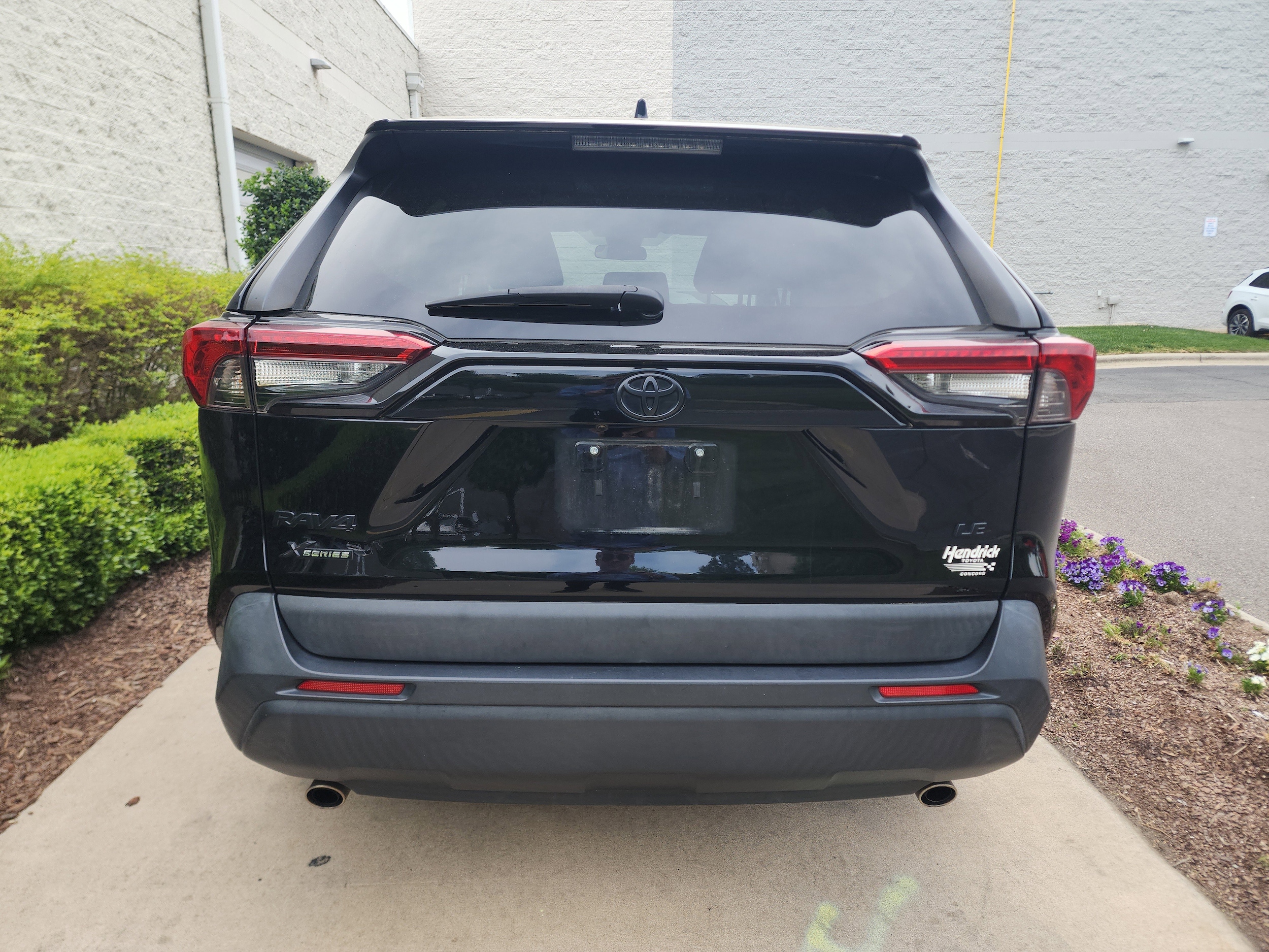 2021 Toyota RAV4 LE photo 6