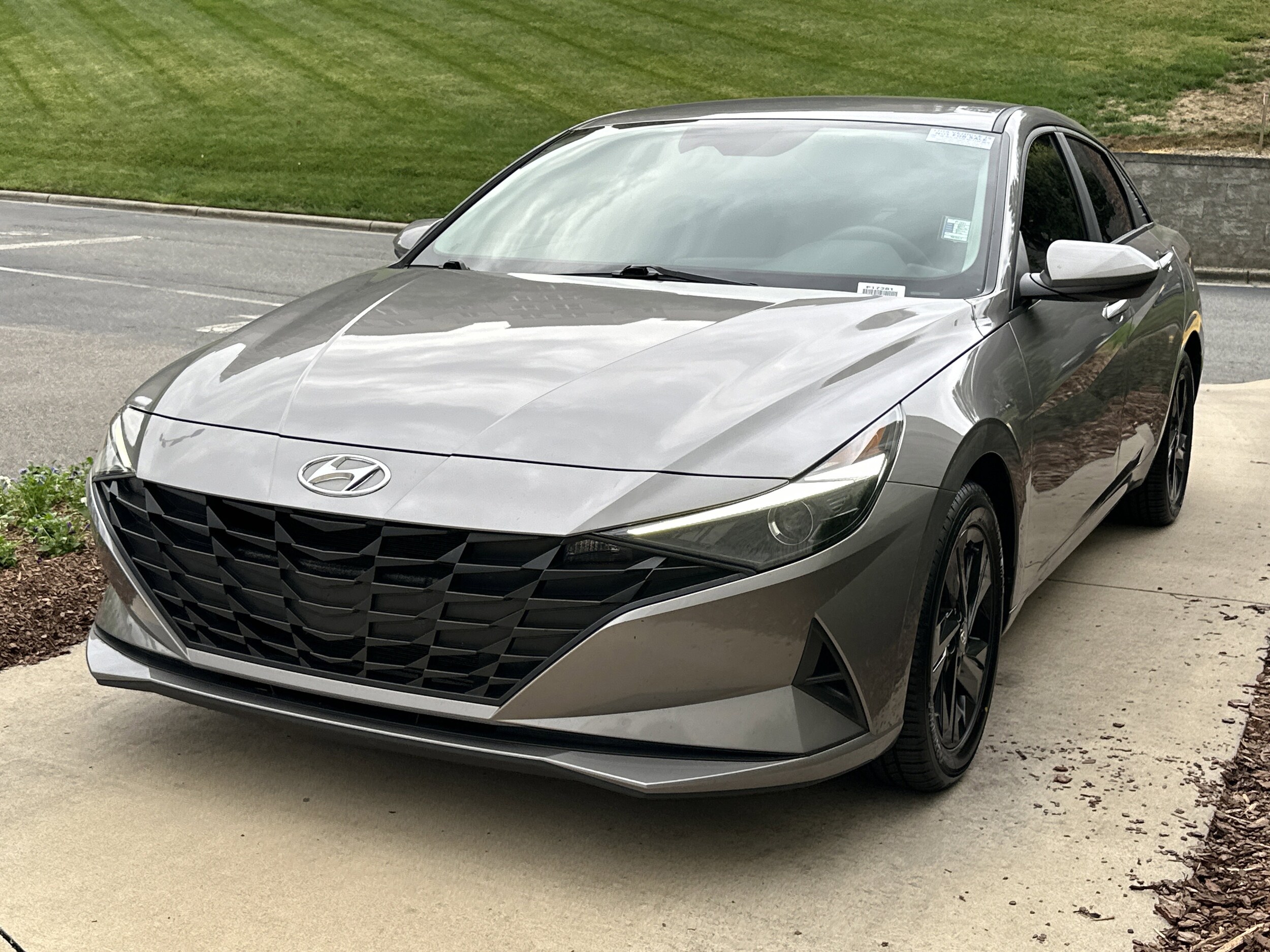 2023 Hyundai Elantra SEL photo 3