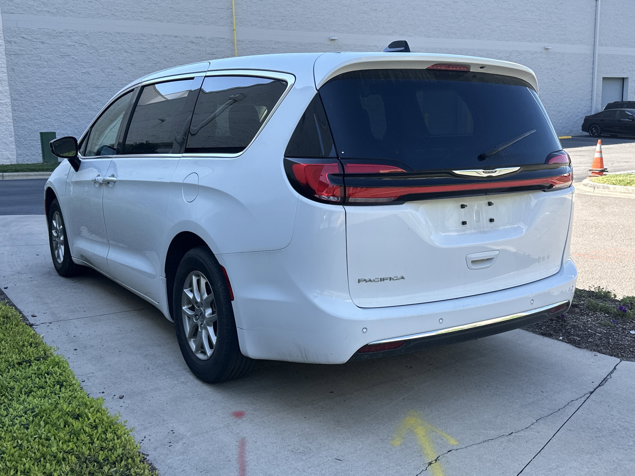 2024 Chrysler Pacifica Touring L photo 6