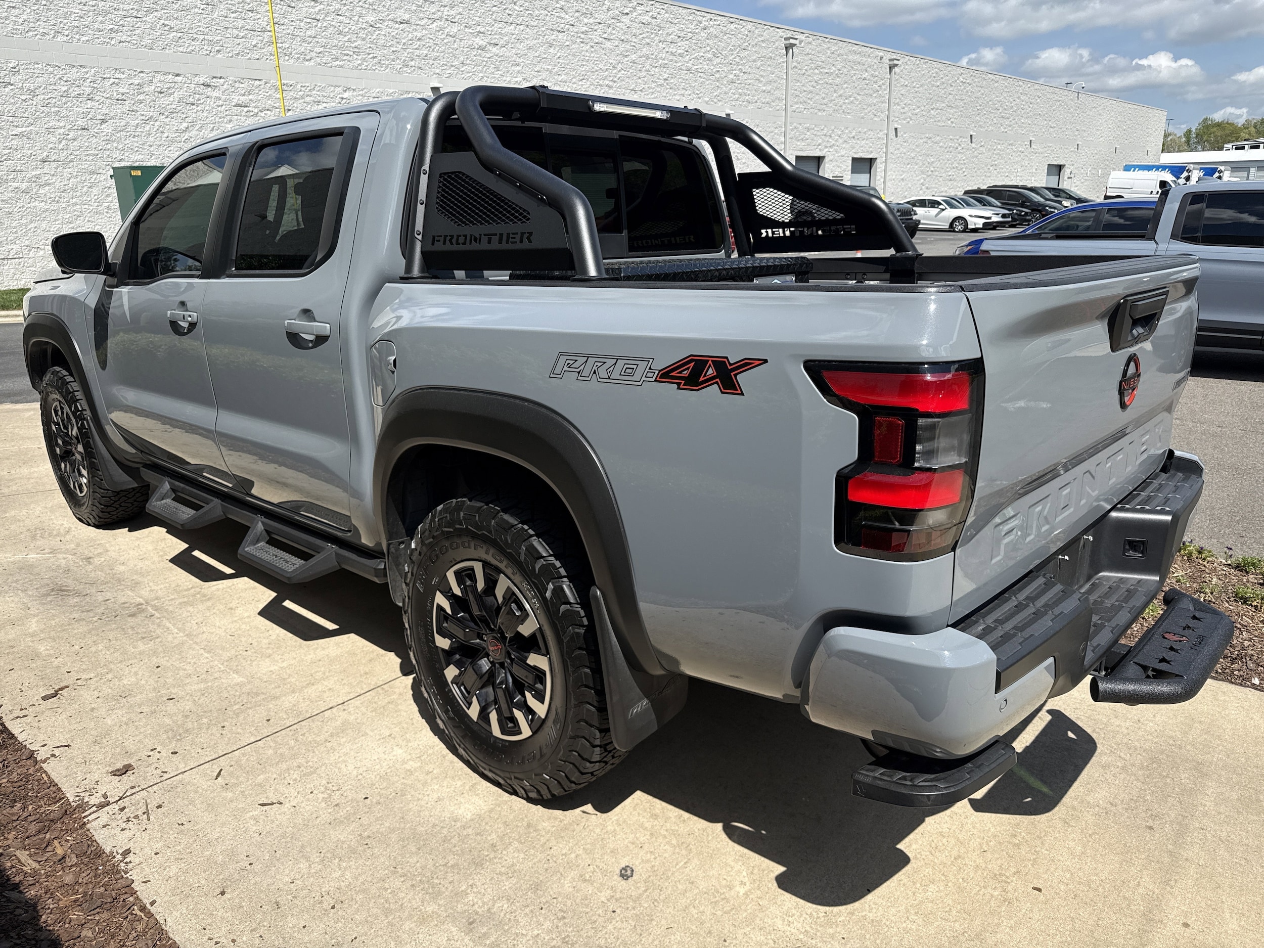 2022 Nissan Frontier PRO-4X photo 5