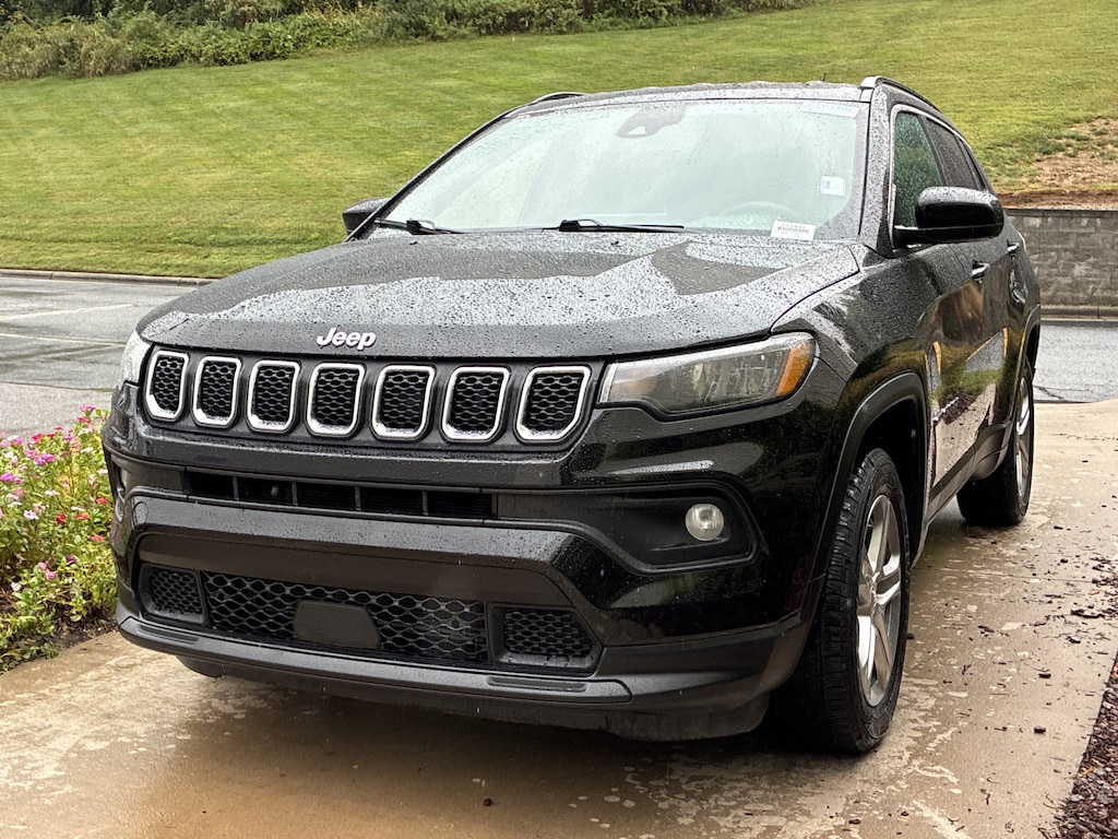 Used 2024 Jeep Compass Latitude SUV