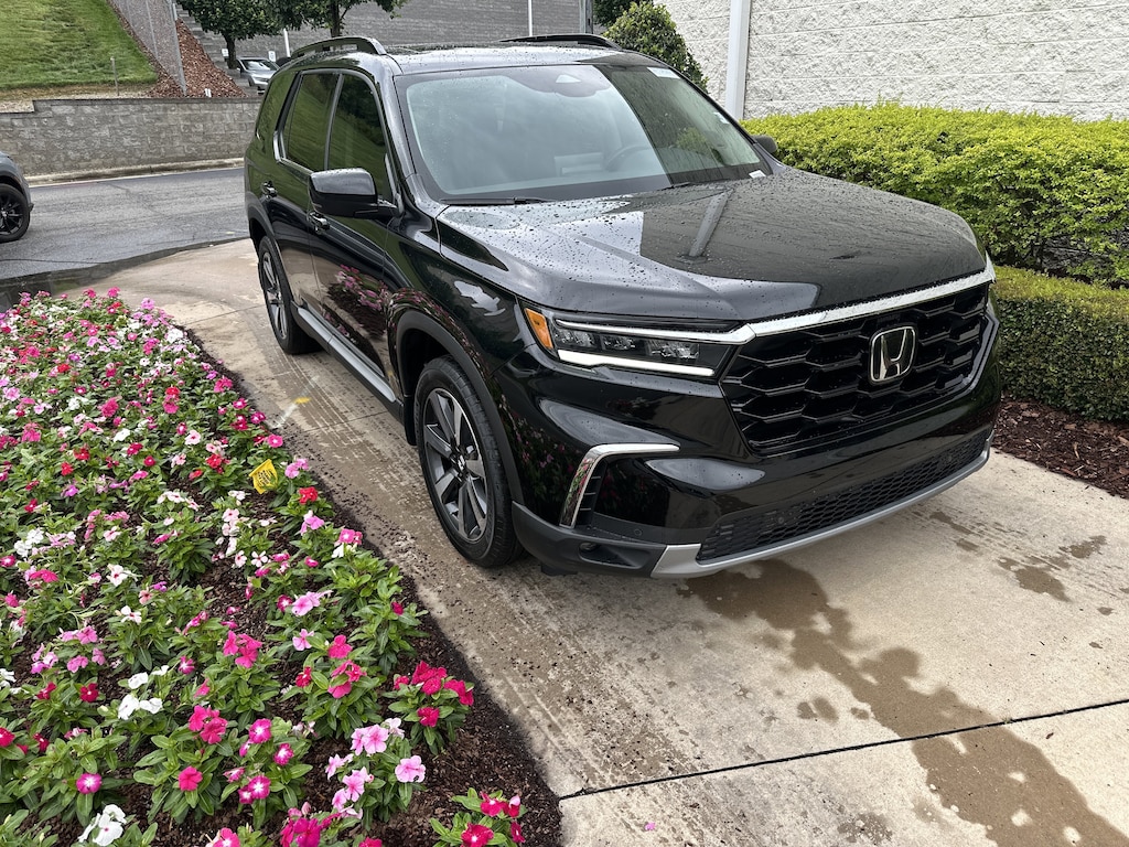 Certified 2025 Honda Pilot Touring SUV