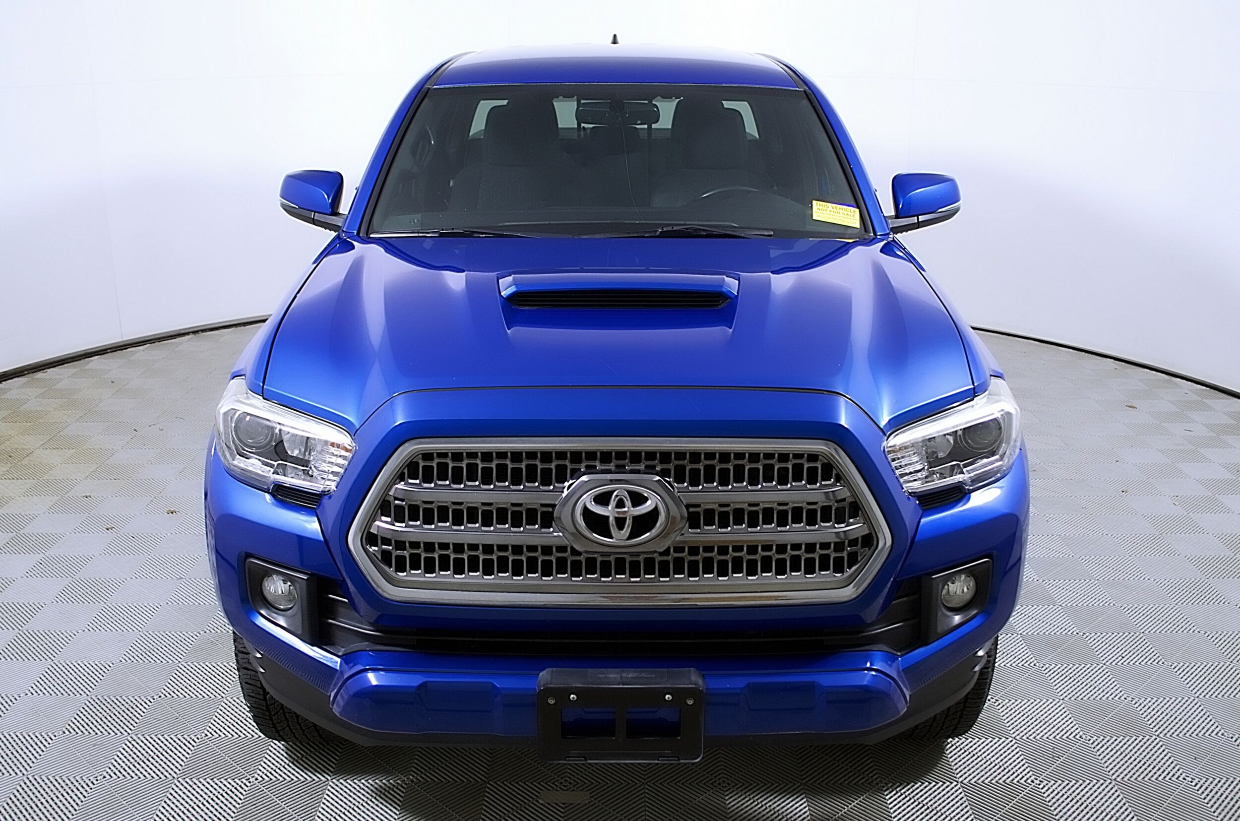 2017 Toyota Tacoma SR5 TRD Sport photo 4