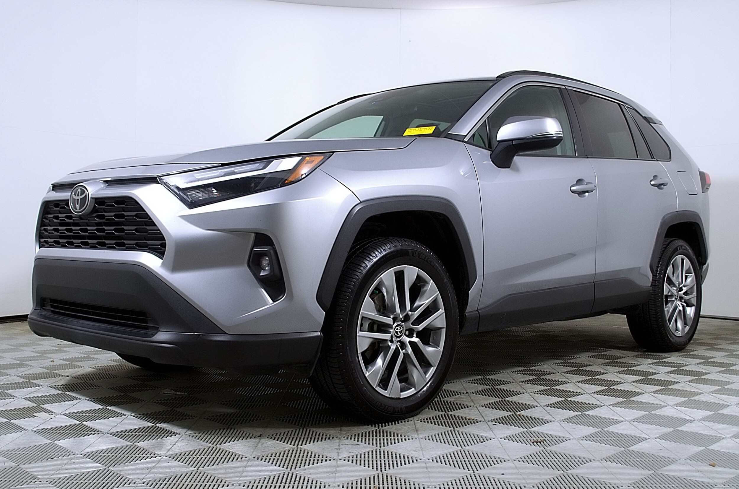 2022 Toyota RAV4 XLE Premium photo 2