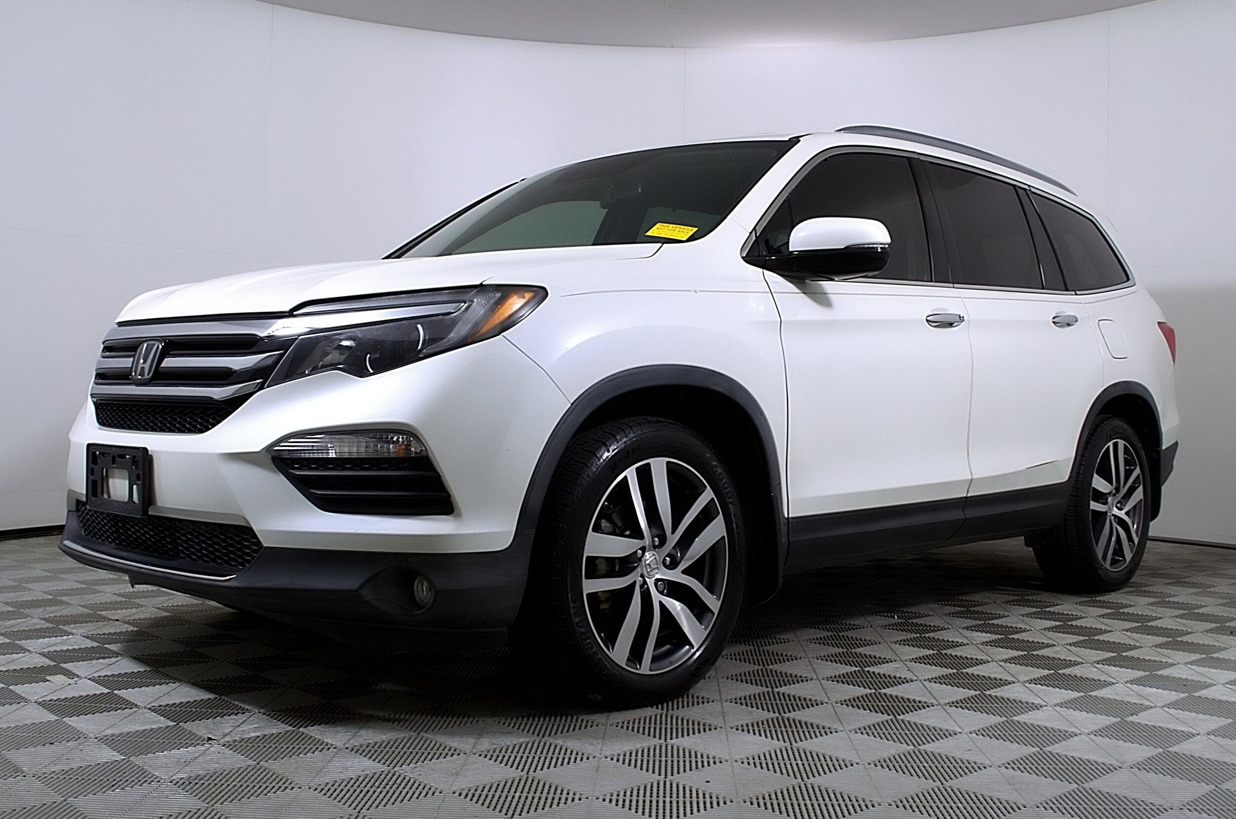 2017 Honda Pilot Touring photo 2