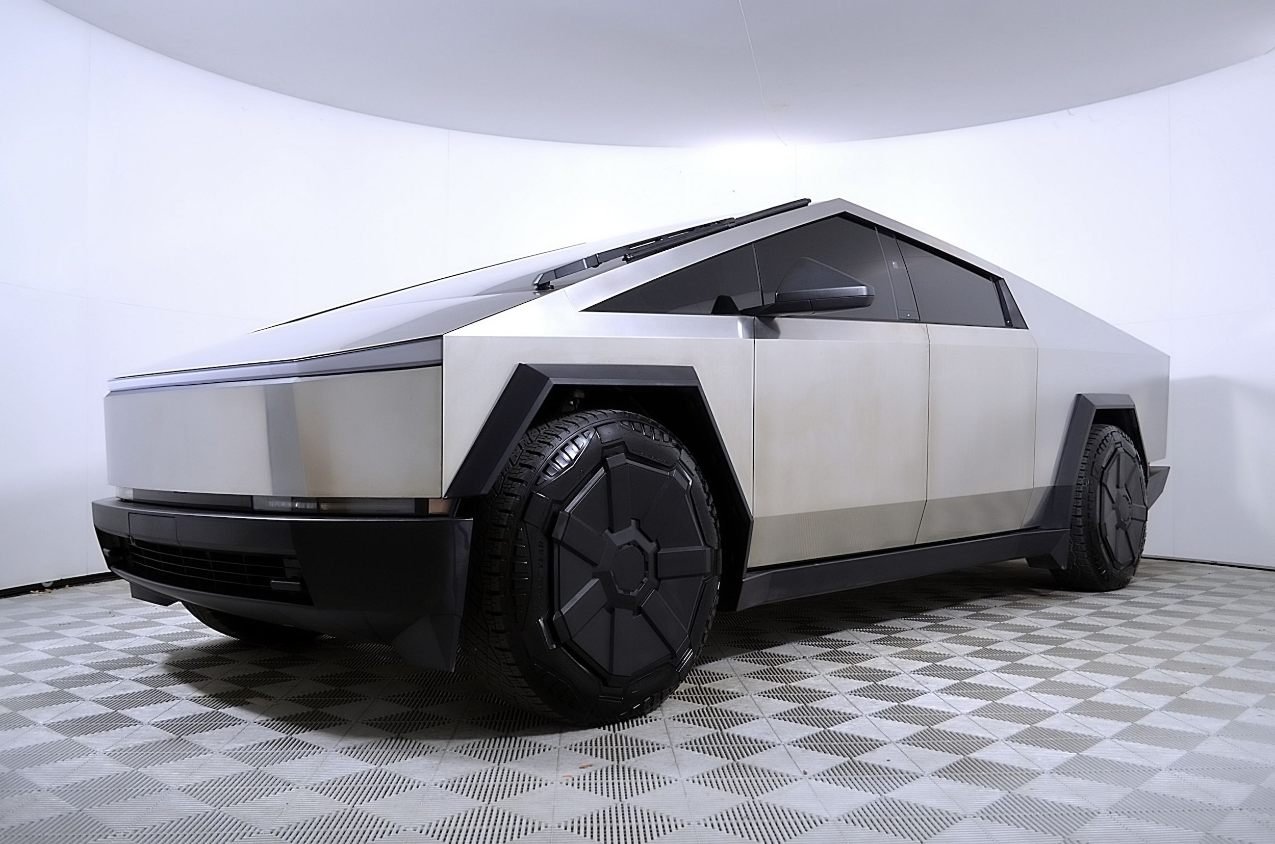 Used 2024 Tesla Cybertruck Cyberbeast with VIN 7G2CEHEE5RA038205 for sale in Denton, TX
