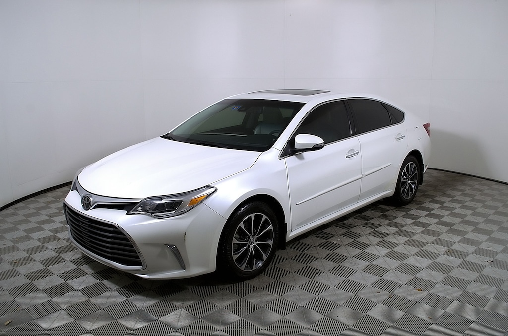 Used 2017 Toyota Avalon XLE Premium Sedan