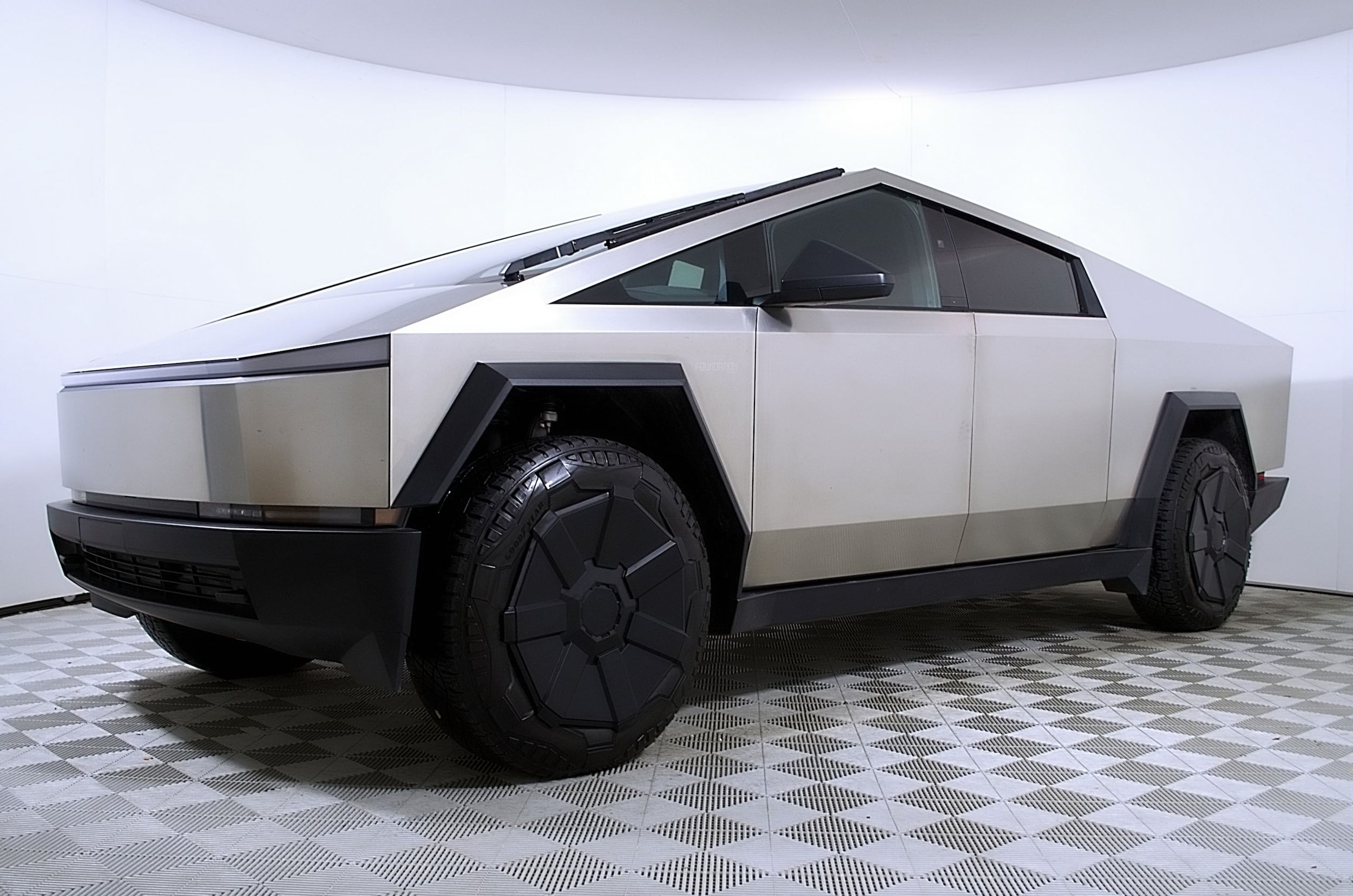 Used 2024 Tesla Cybertruck Cyberbeast with VIN 7G2CEHEE5RA026927 for sale in Denton, TX