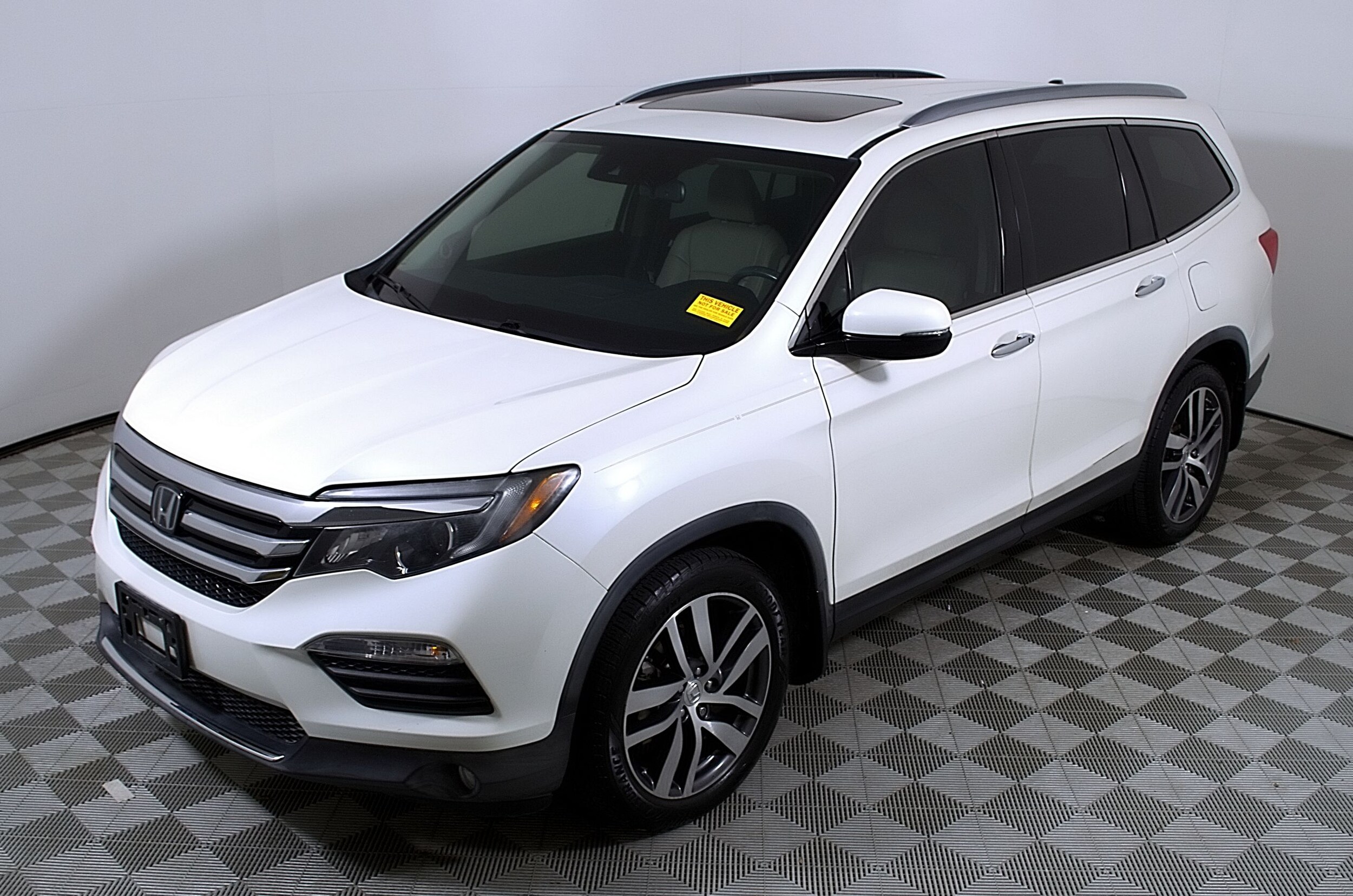 2017 Honda Pilot Touring photo 3