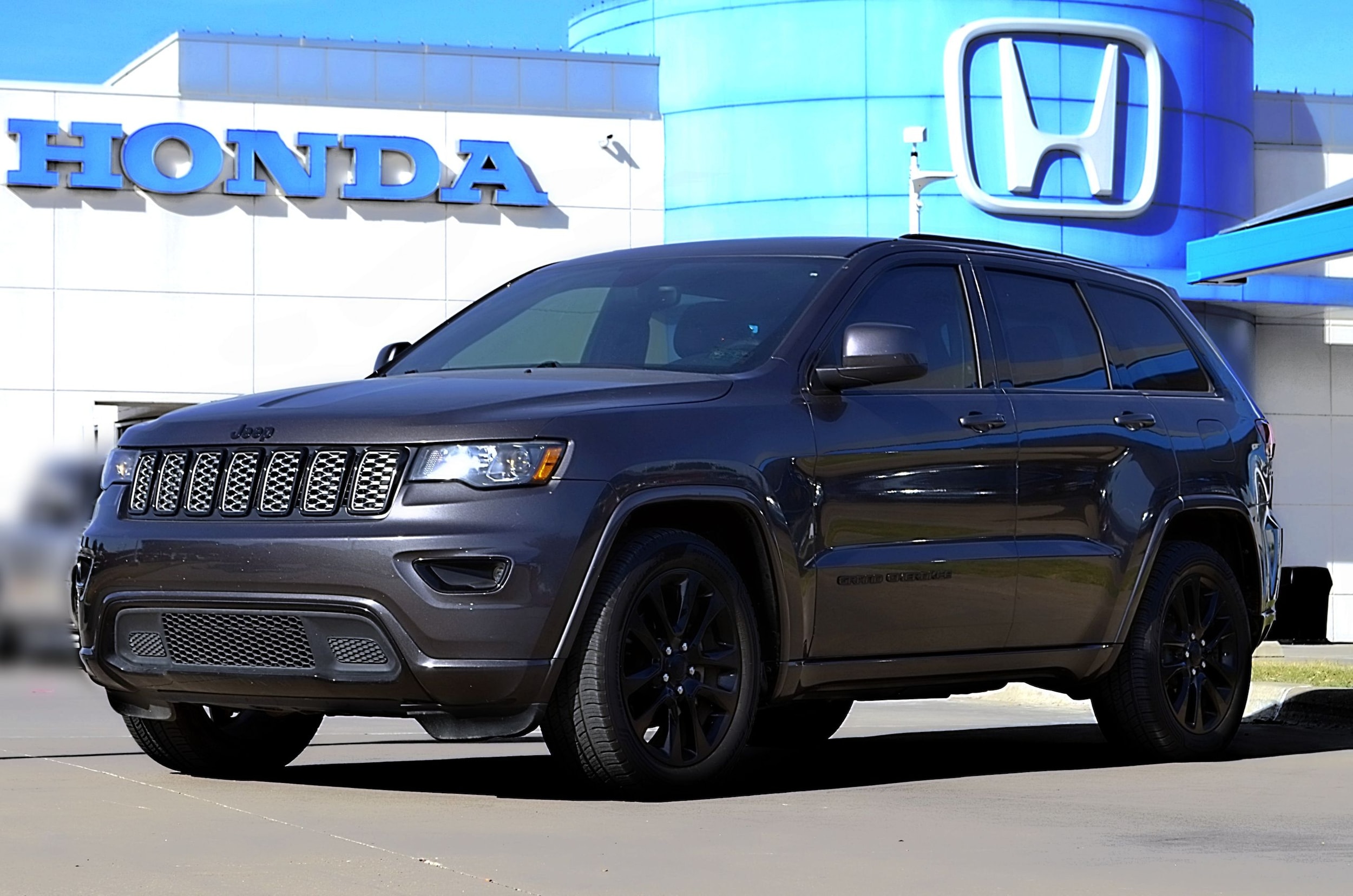 Used 2017 Jeep Grand Cherokee Laredo RWD