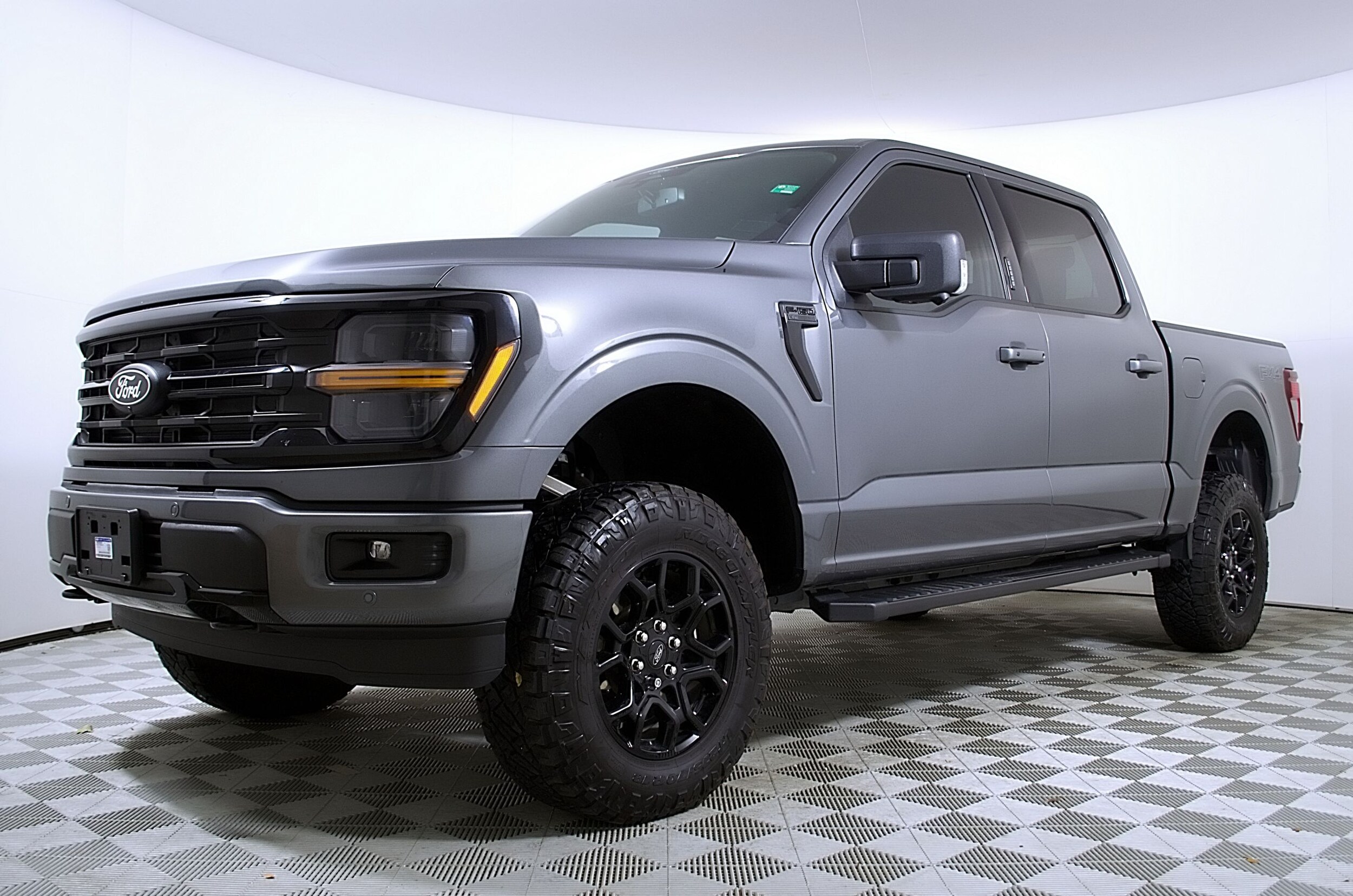 2024 Ford F-150 XLT photo 2