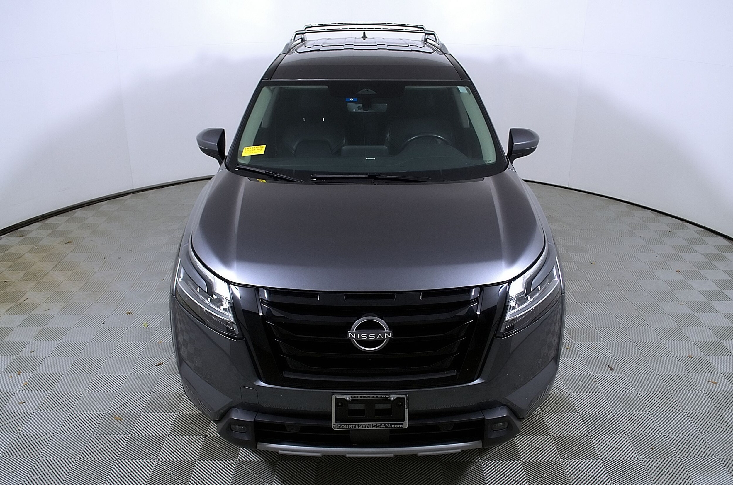 2024 Nissan Pathfinder SL photo 2