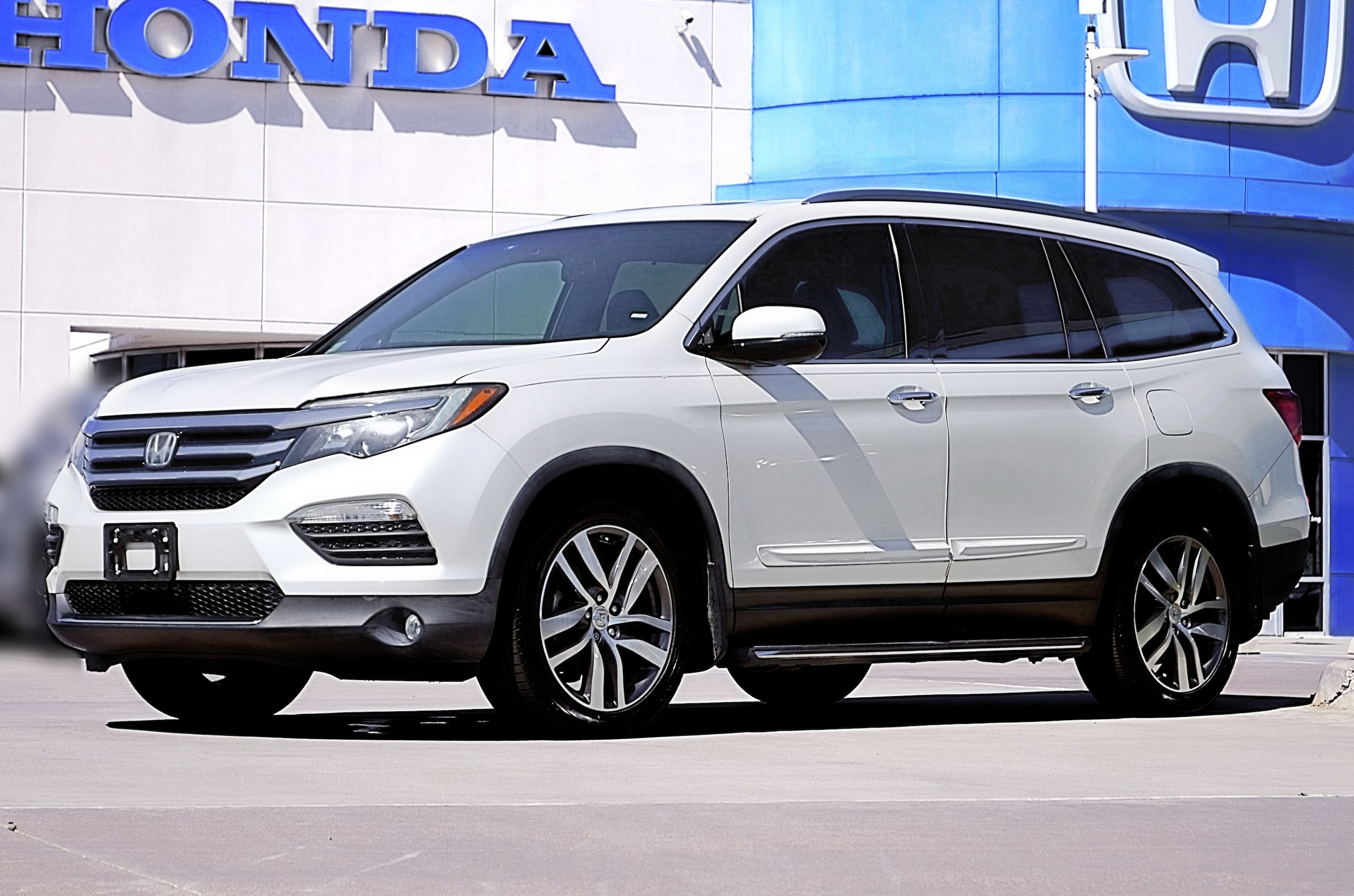 2016 Honda Pilot 4WD Touring's photo