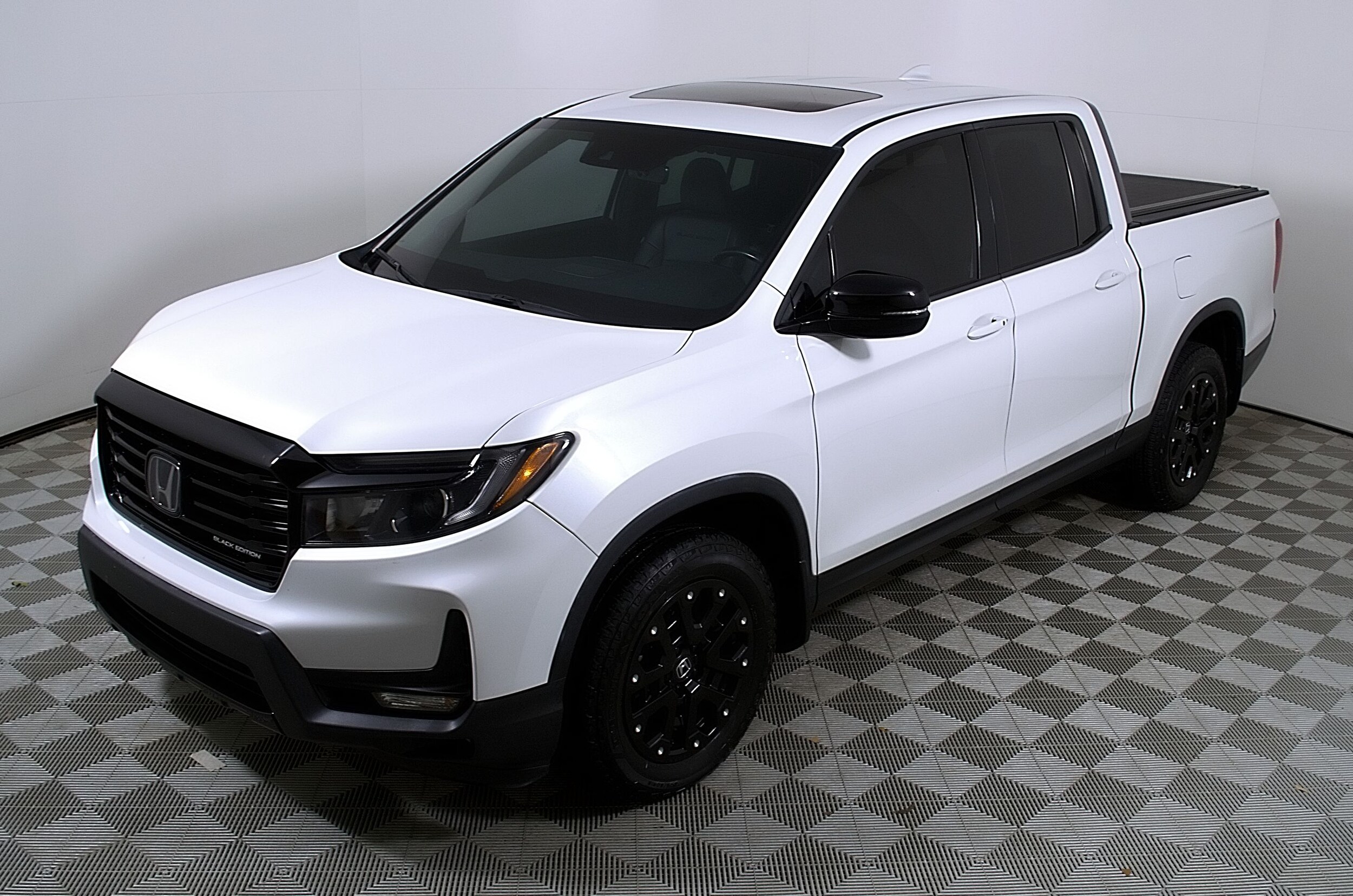 2022 Honda Ridgeline Black Edition photo 3