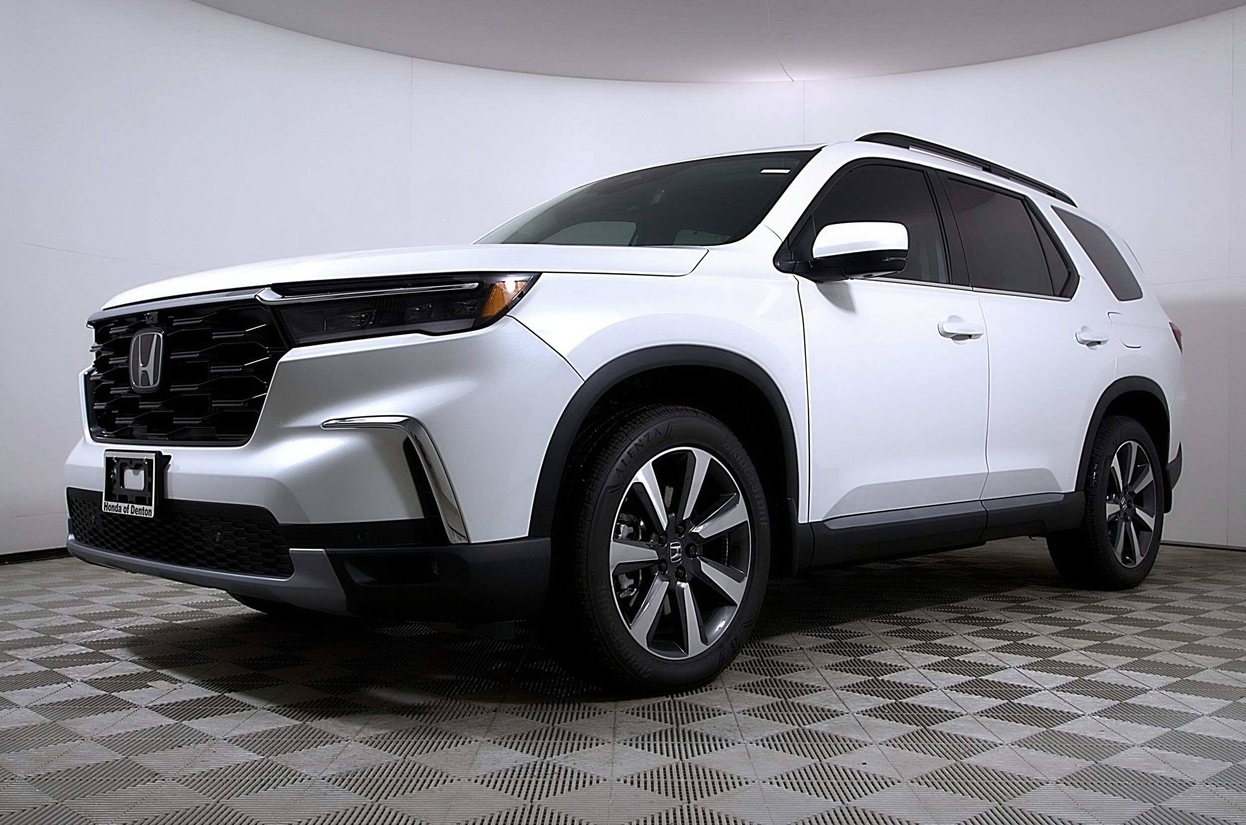 2025 Honda Pilot Elite photo 2