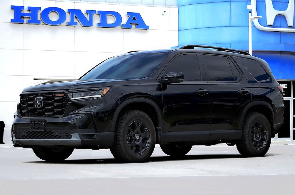 Used 2025 Honda Pilot TrailSport SUV