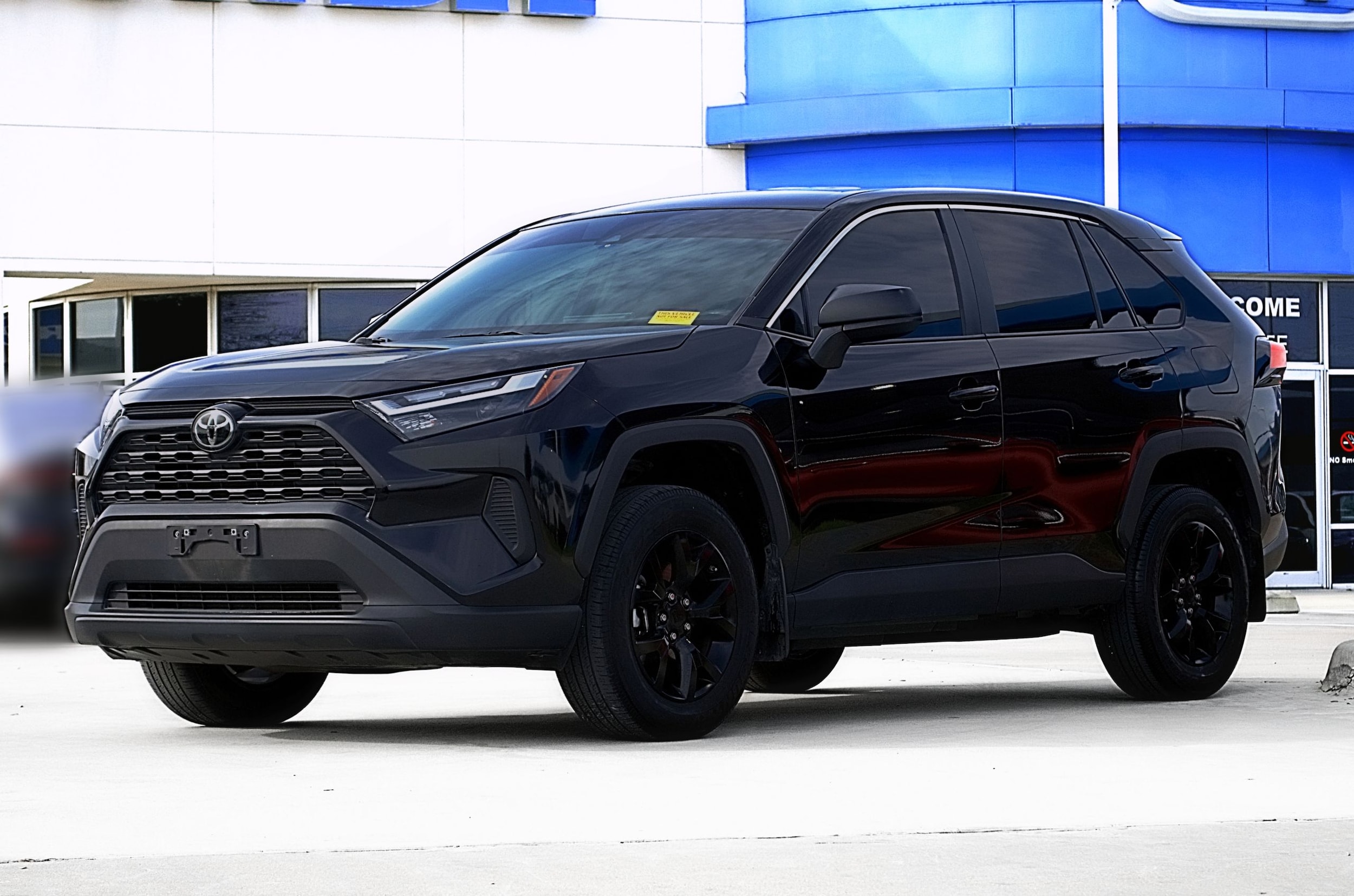 2024 Toyota RAV4 LE's photo