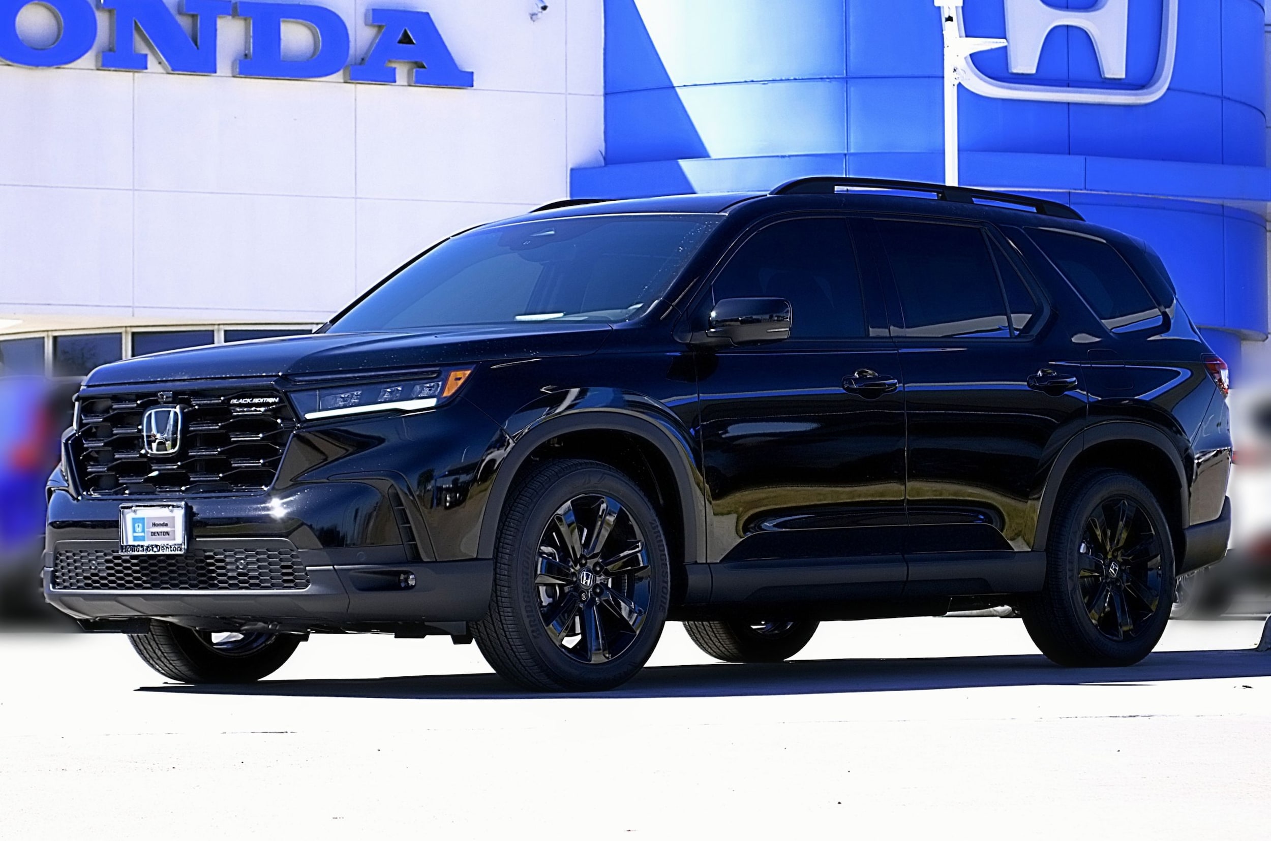 2025 Honda Pilot Black Edition's photo