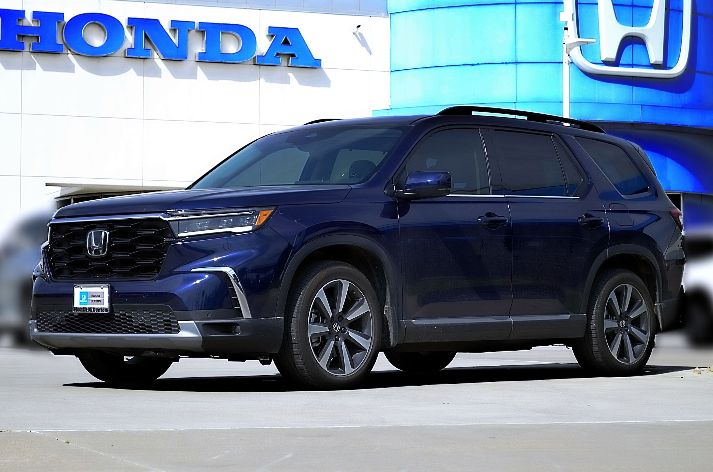 2025 Honda Pilot Touring AWD's photo