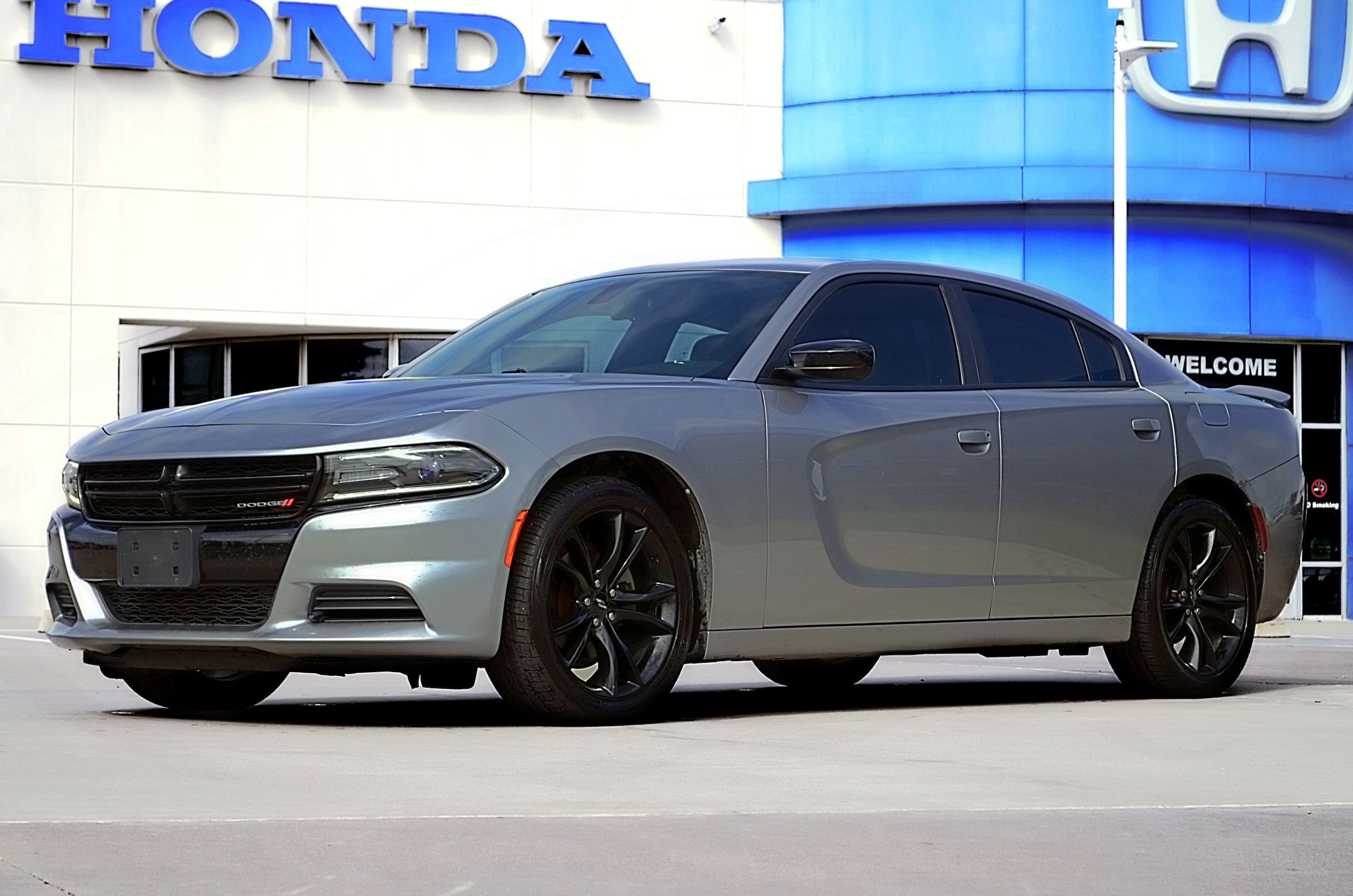 2018 Dodge Charger SXT's photo