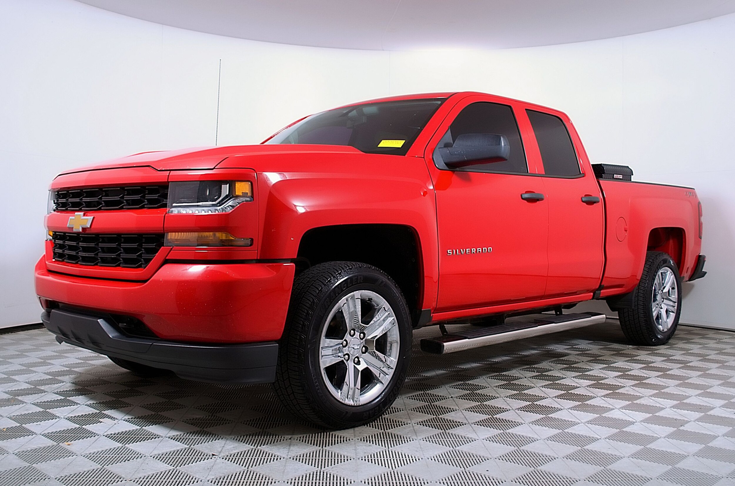 2019 Chevrolet Silverado 1500 Custom photo 2