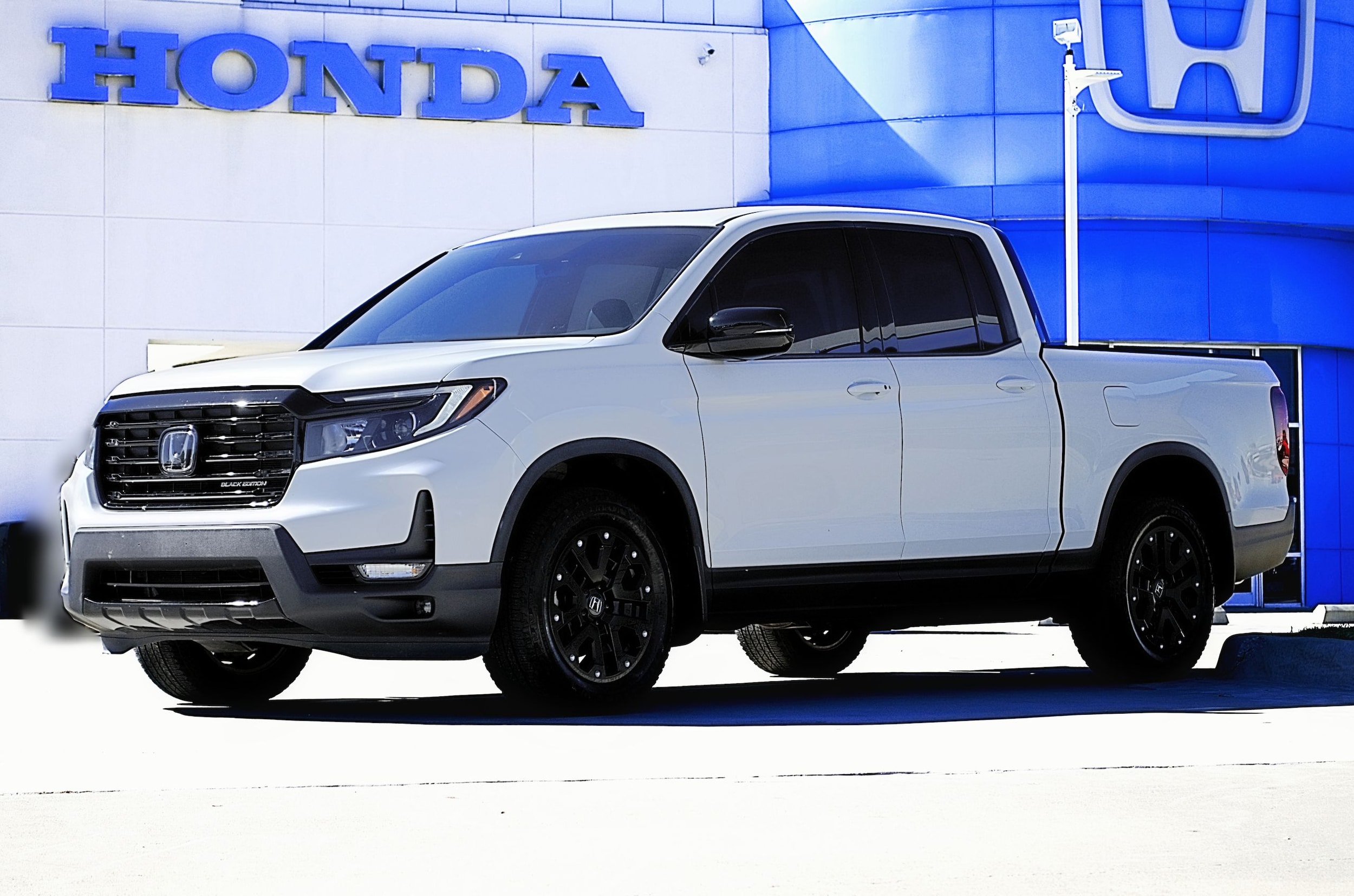 2022 Honda Ridgeline Black Edition's photo