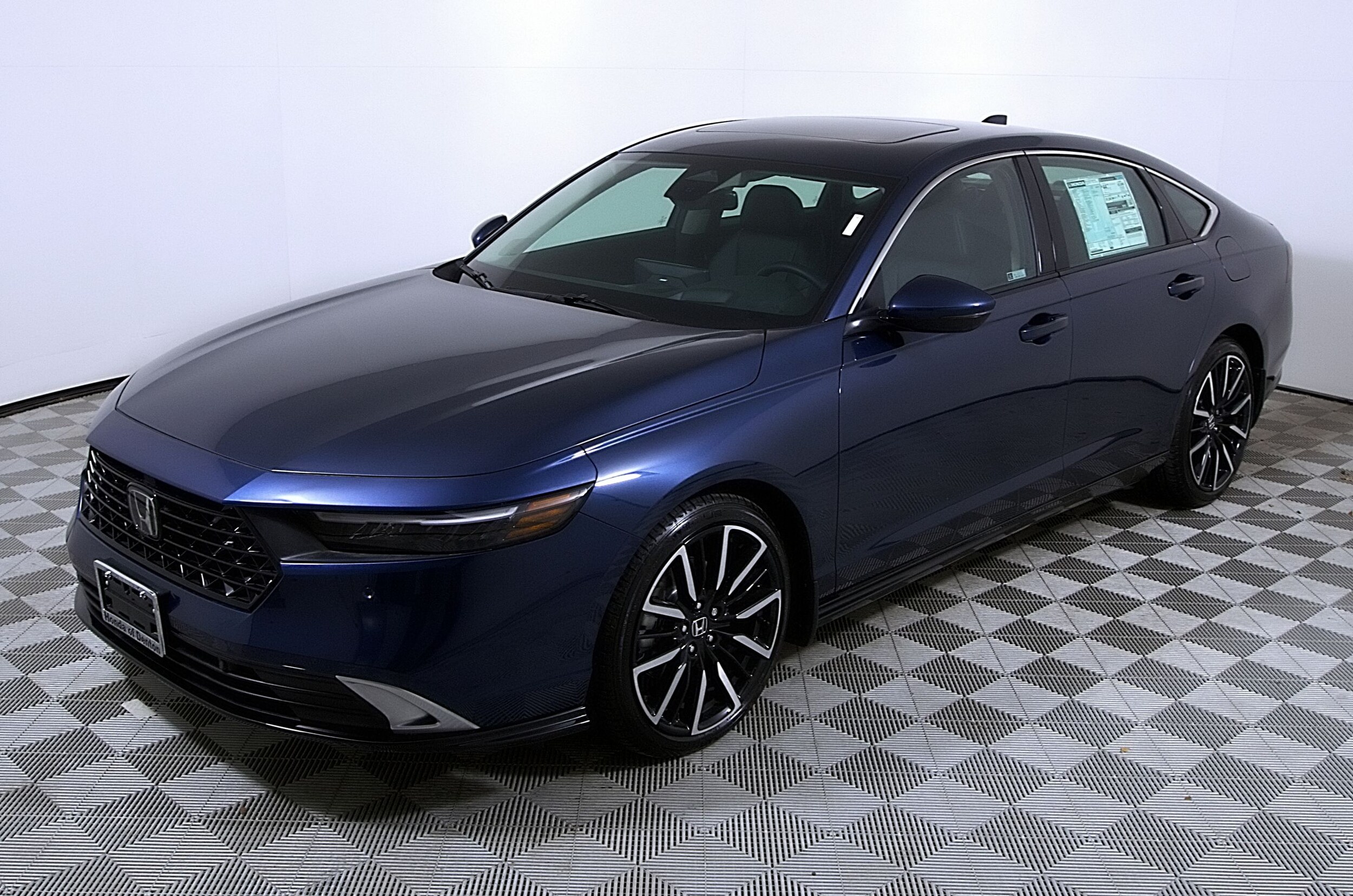 2025 Honda Accord Hybrid Touring photo 3