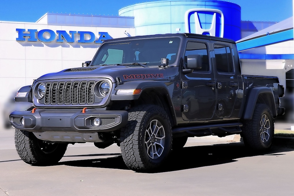 Used 2025 Jeep Gladiator Mojave Truck Crew Cab