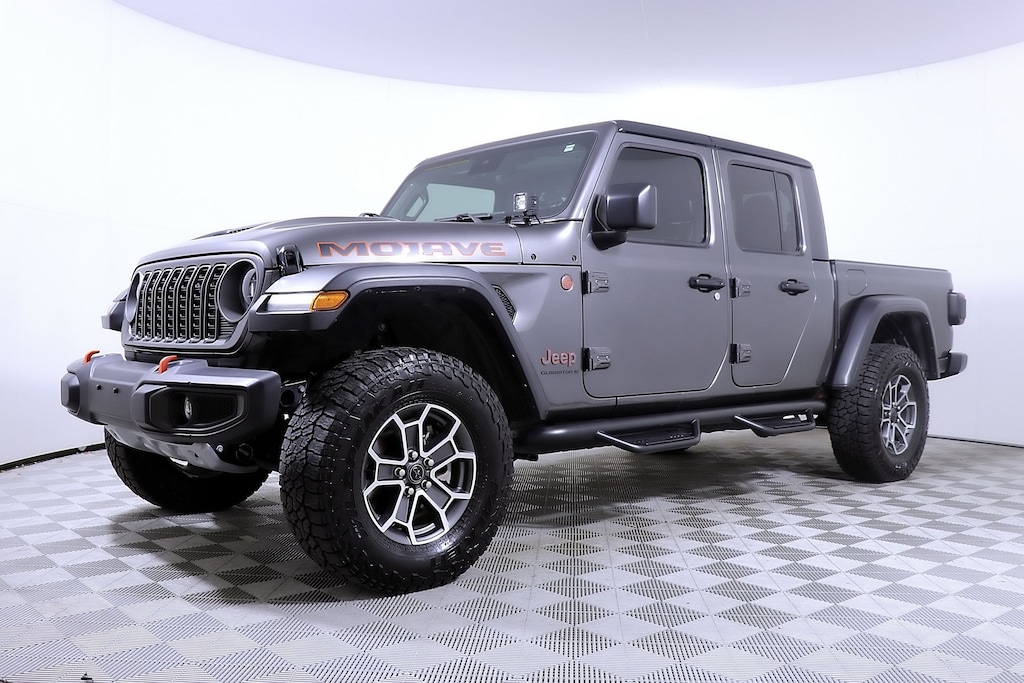 Used 2025 Jeep Gladiator Mojave Truck Crew Cab