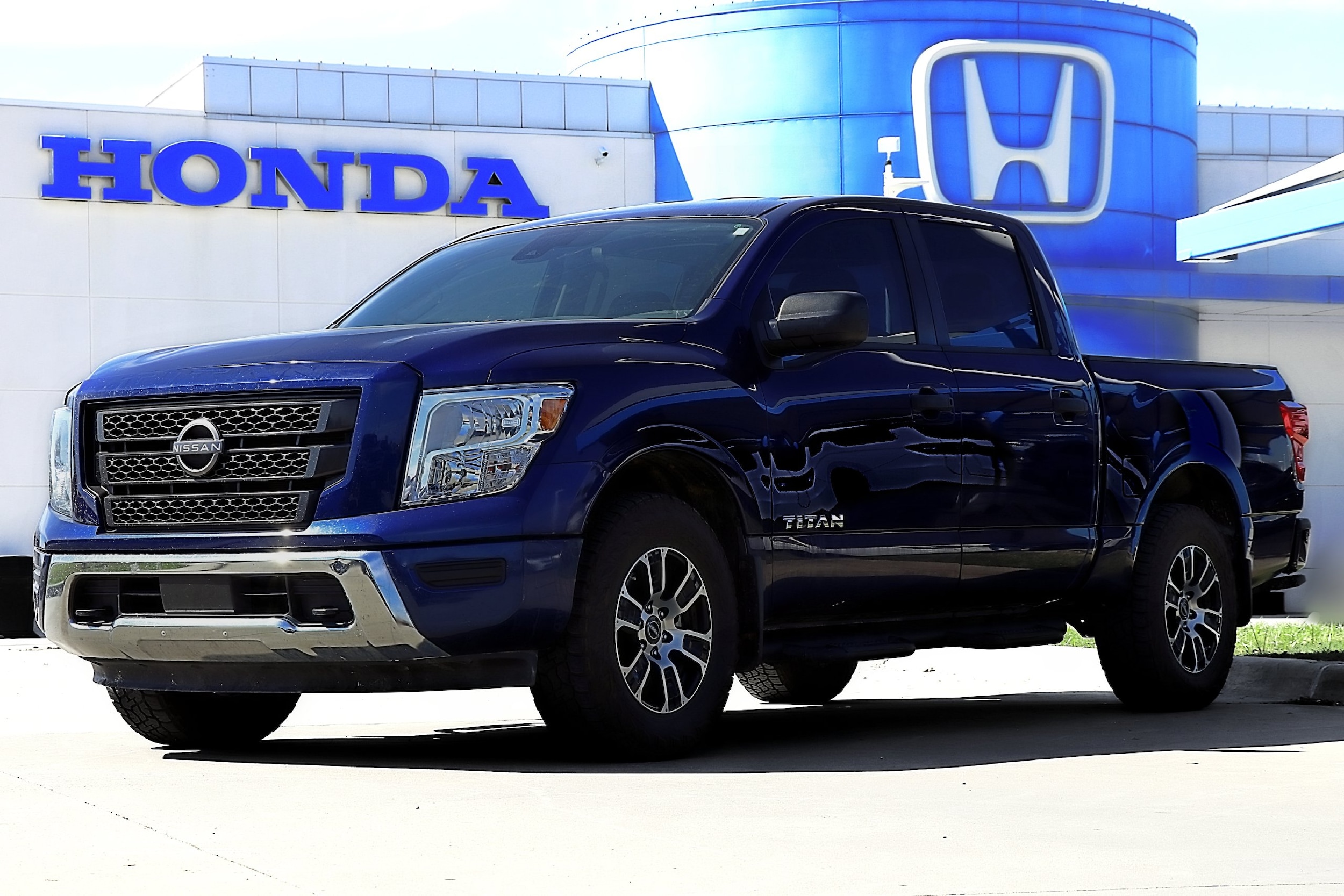 2024 Nissan Titan SV