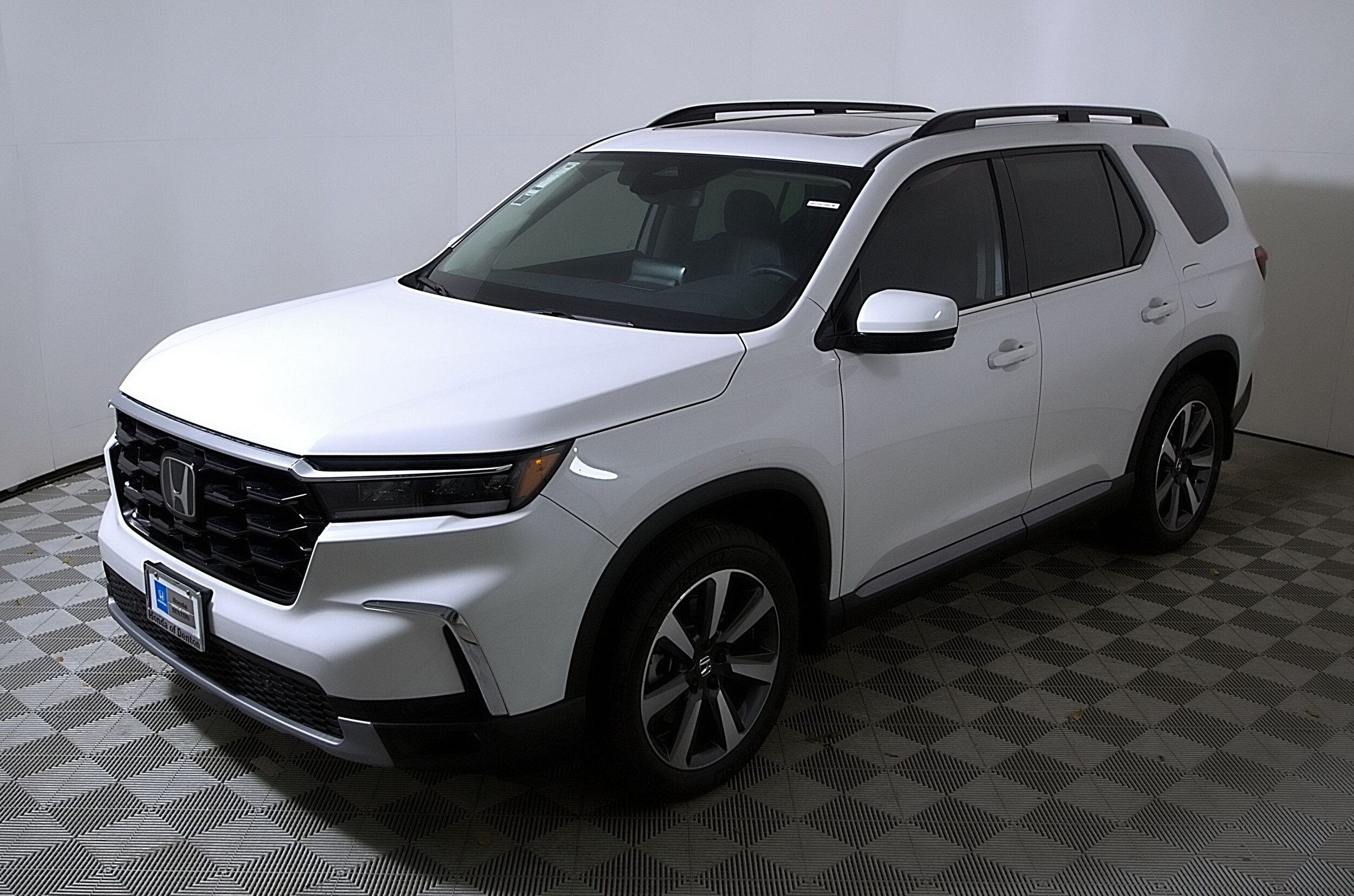 2023 Honda Pilot Touring photo 3
