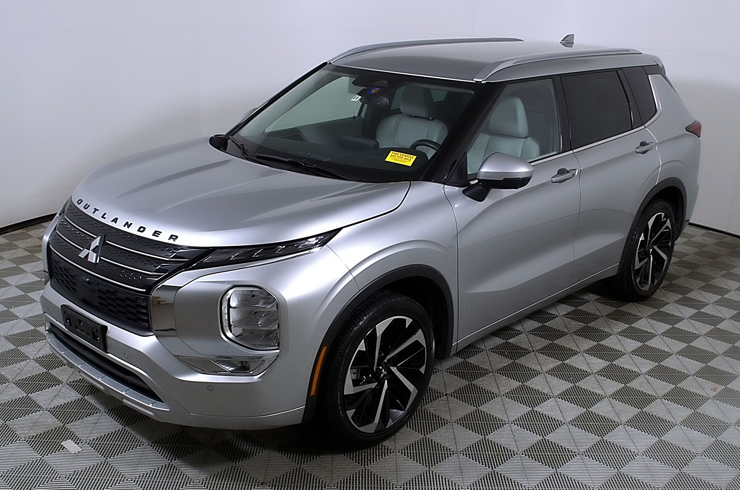 2022 Mitsubishi Outlander SEL photo 3