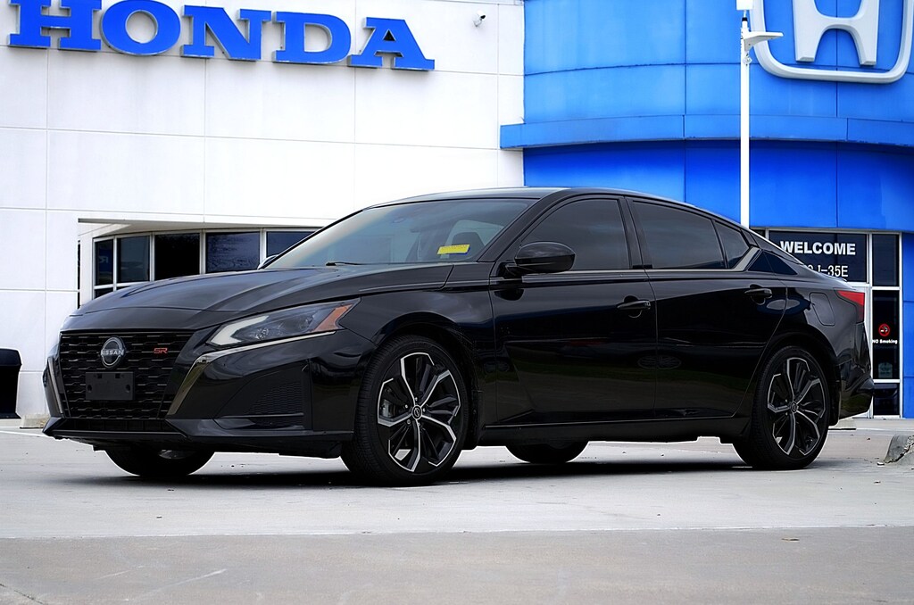 Used 2023 Nissan Altima 2.5 SR Sedan