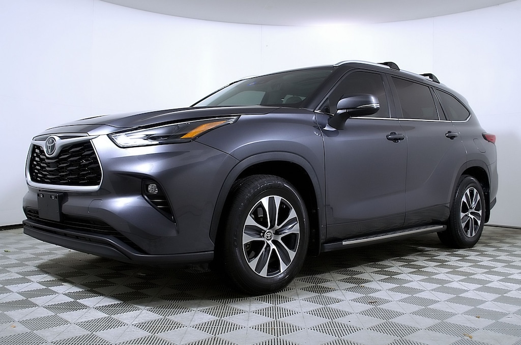 Used 2023 Toyota Highlander XLE SUV