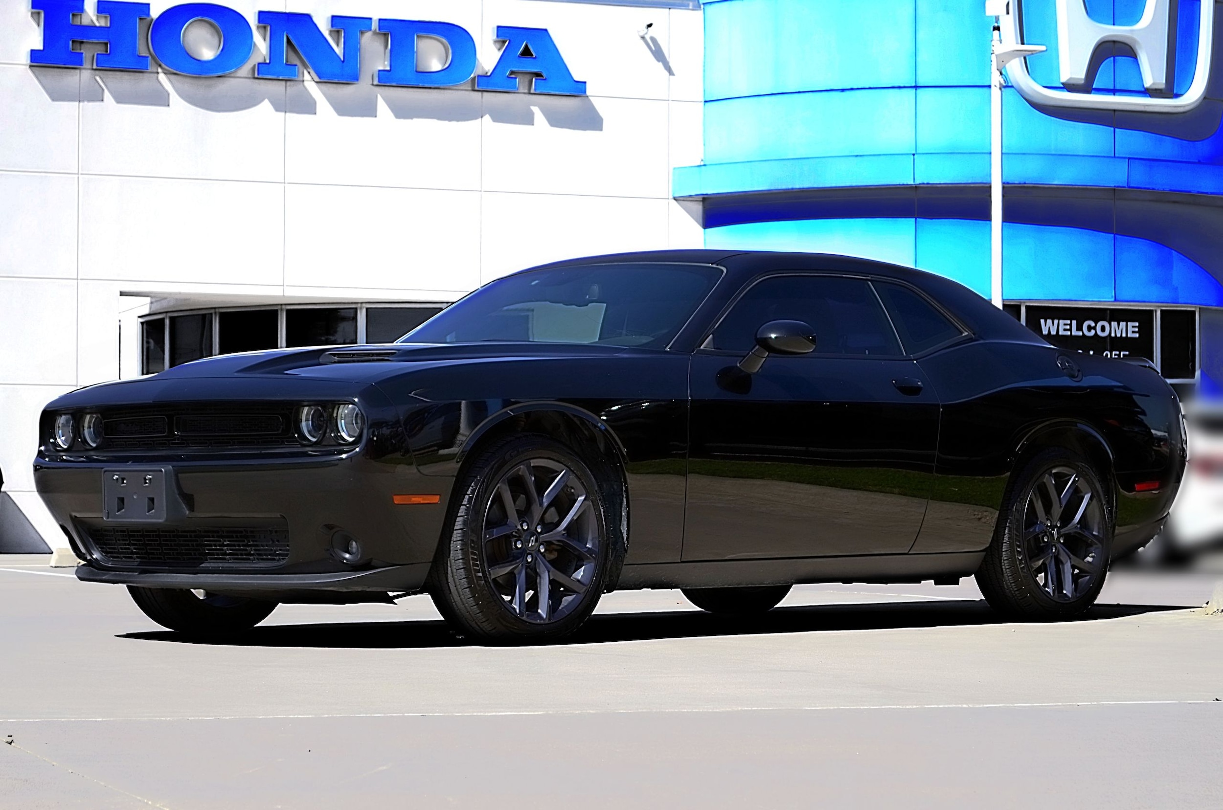 2023 Dodge Challenger SXT Auto's photo