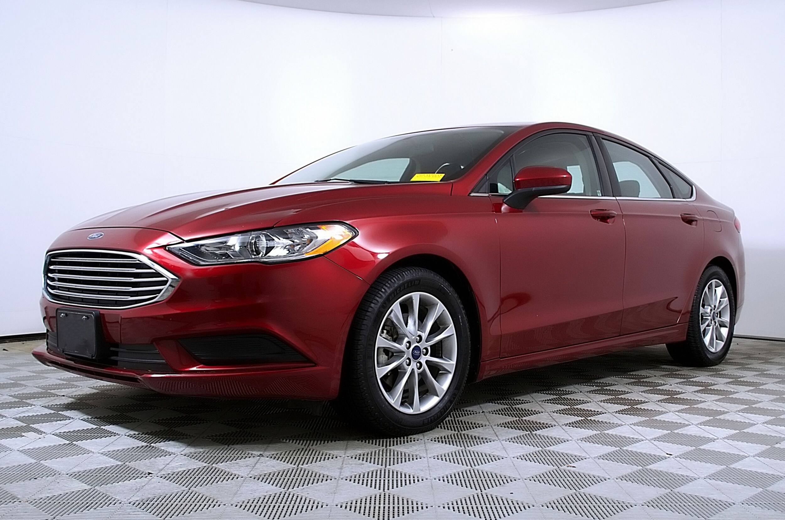 2017 Ford Fusion SE photo 2