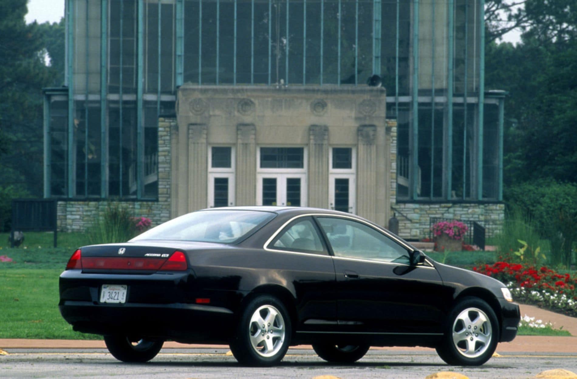 A 1998 Honda Accord fifth generation coupe